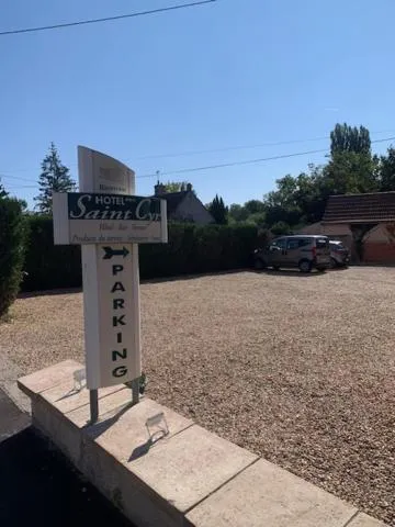 Parking in Logis Hôtel Saint Cyr