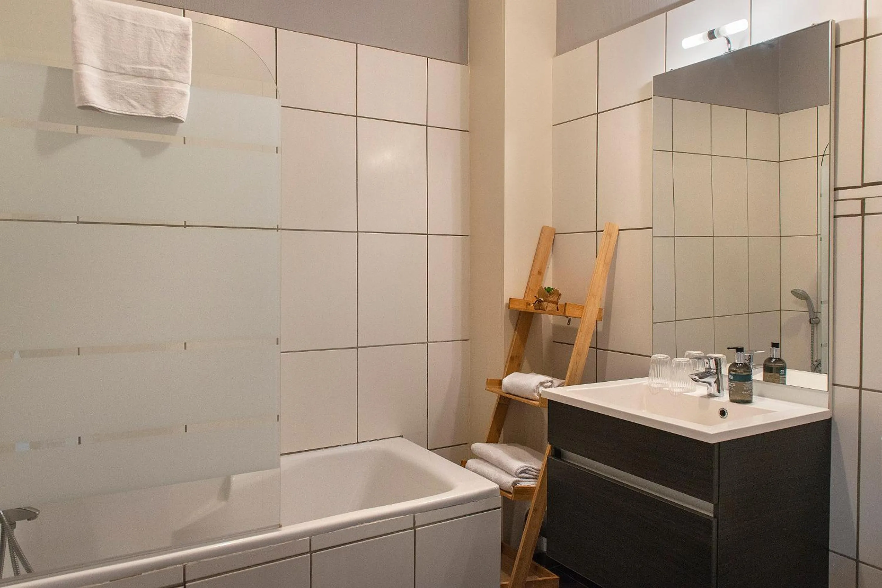 Bathroom in Logis Hôtel Saint Cyr
