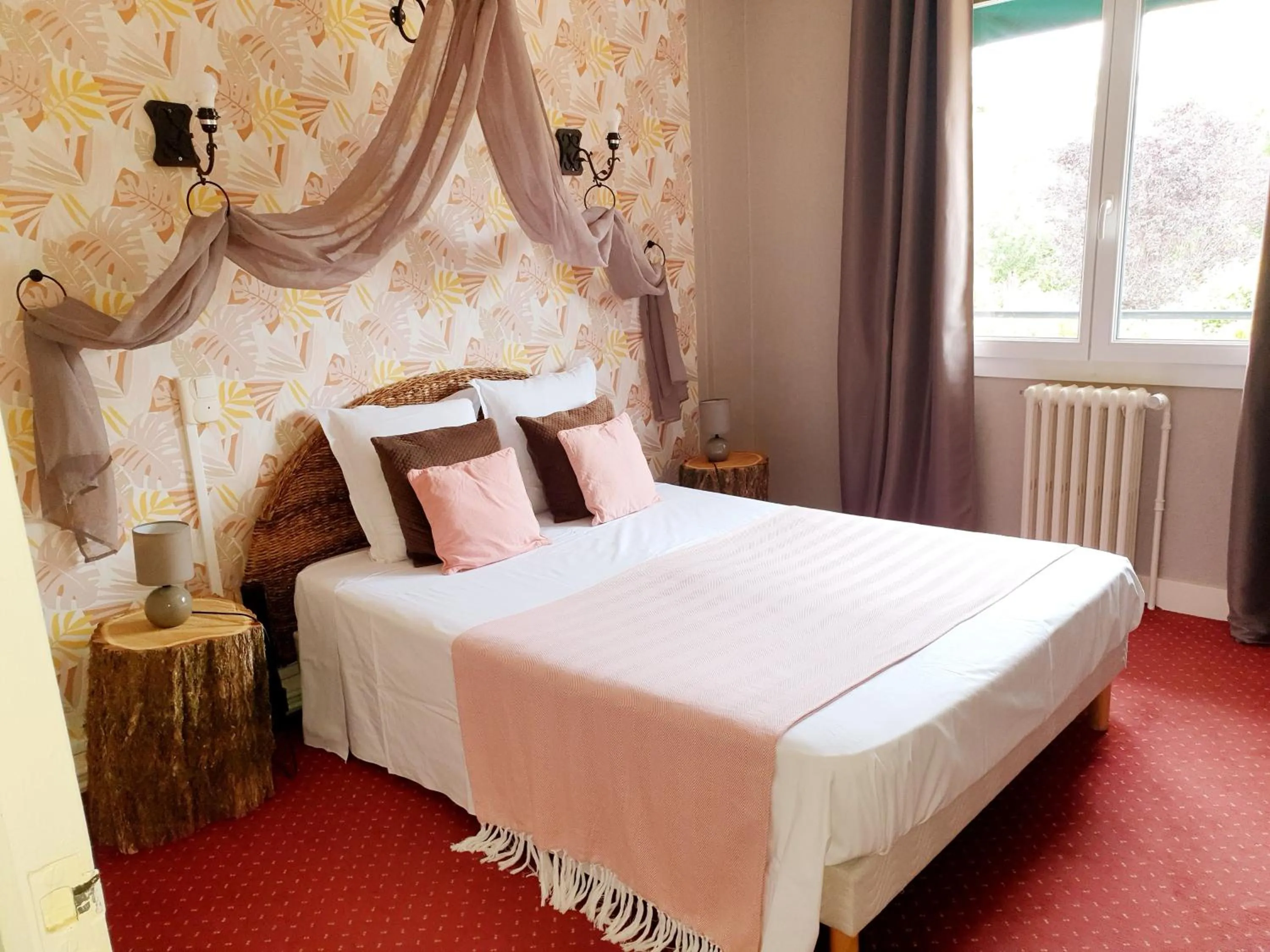 Bedroom, Bed in Logis Hôtel Saint Cyr