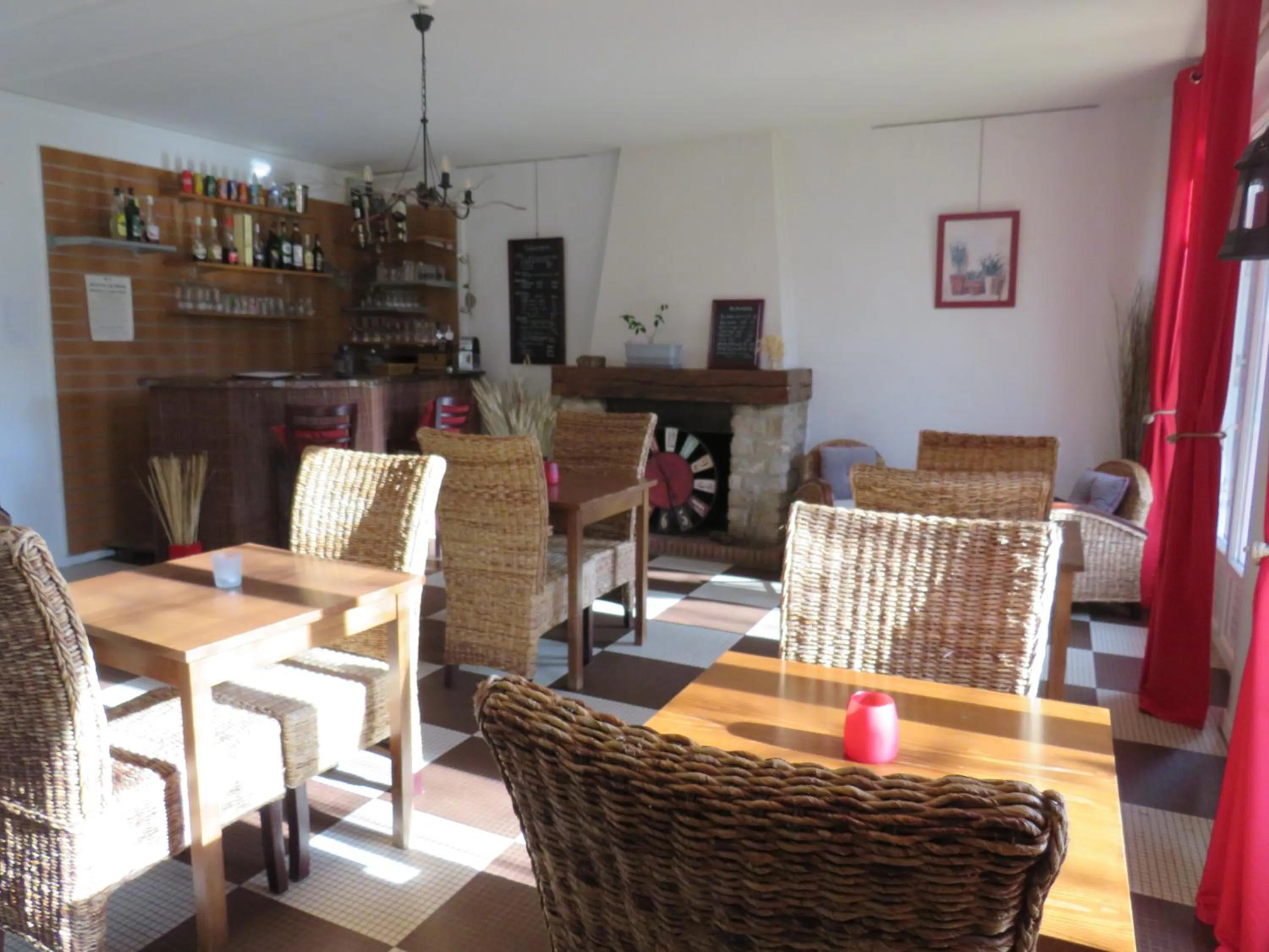 Living room in Logis Hôtel Saint Cyr