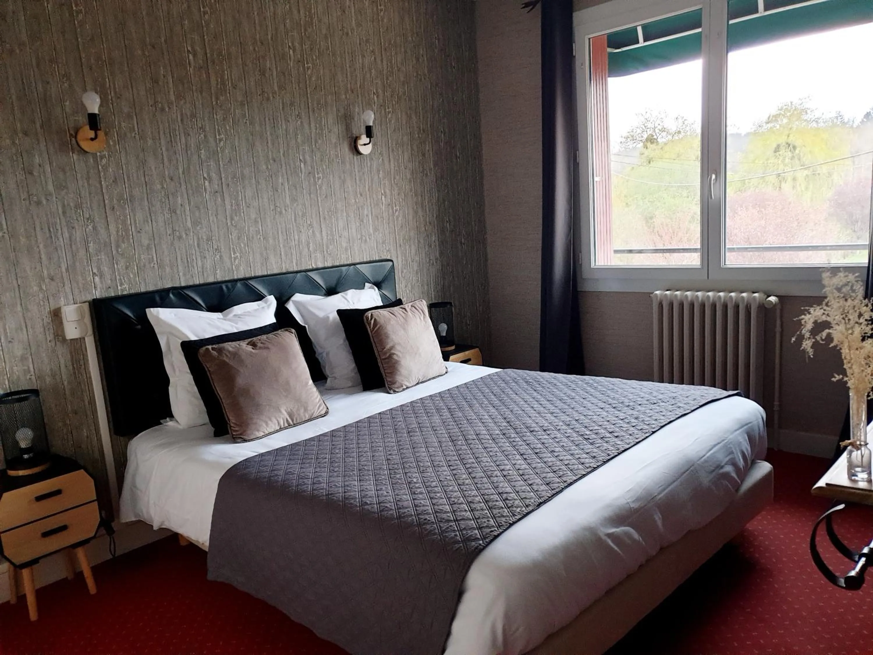 Bedroom, Bed in Logis Hôtel Saint Cyr