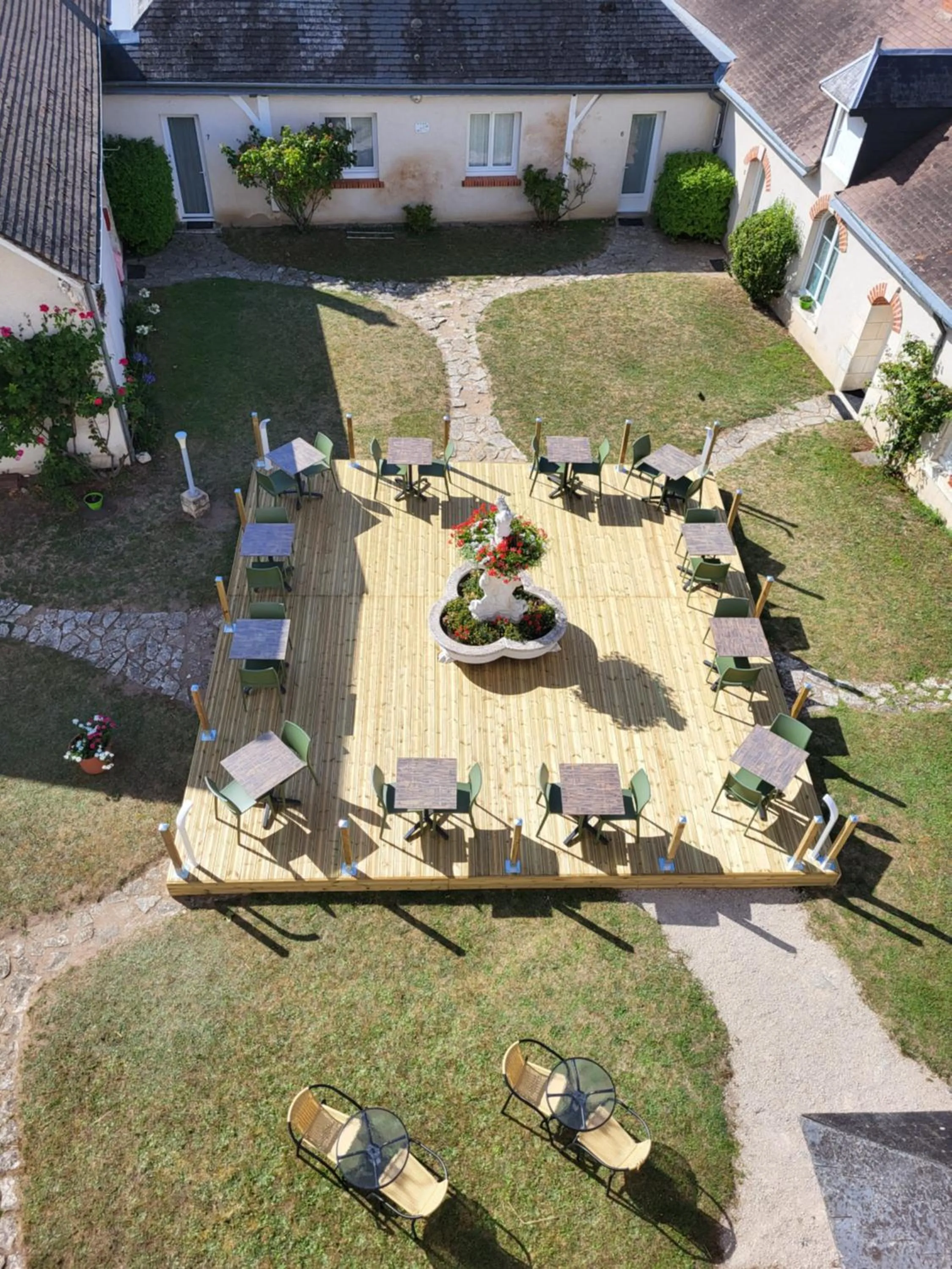 Garden view in Hôtel Le Verger