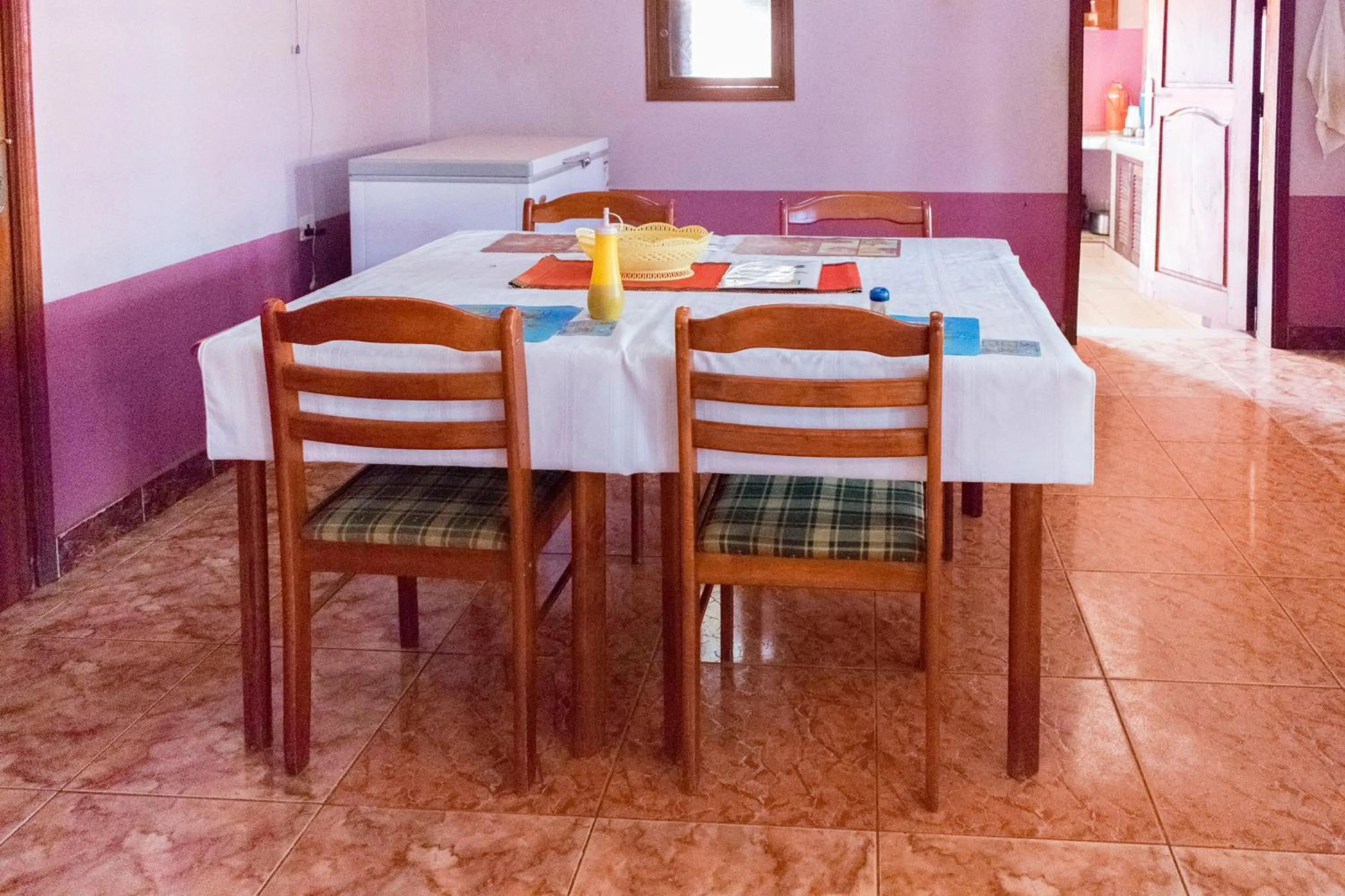 Restaurant/places to eat in Starlight Hotel Mbale