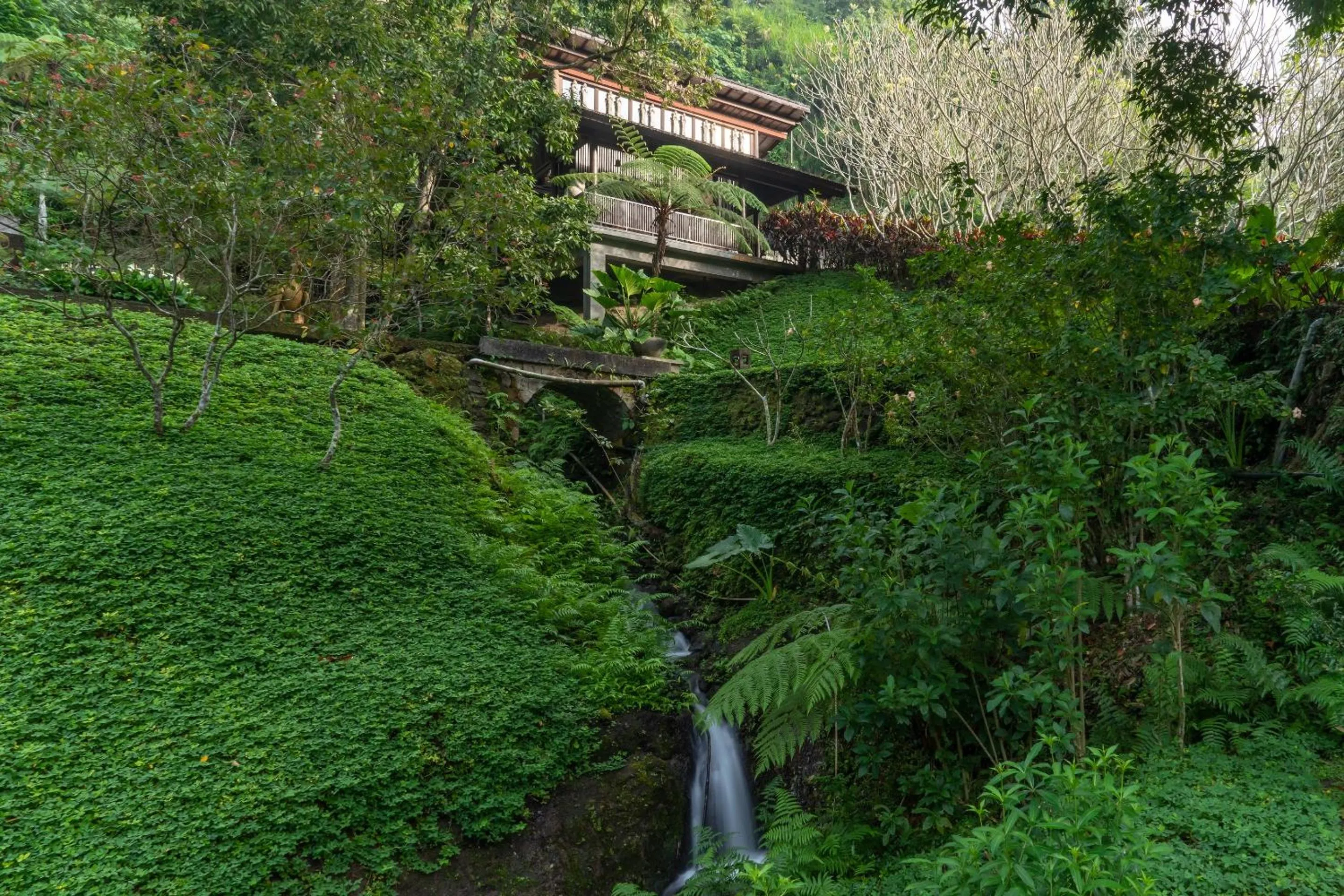 Property building in Dua Dari, a Residence by Hadiprana