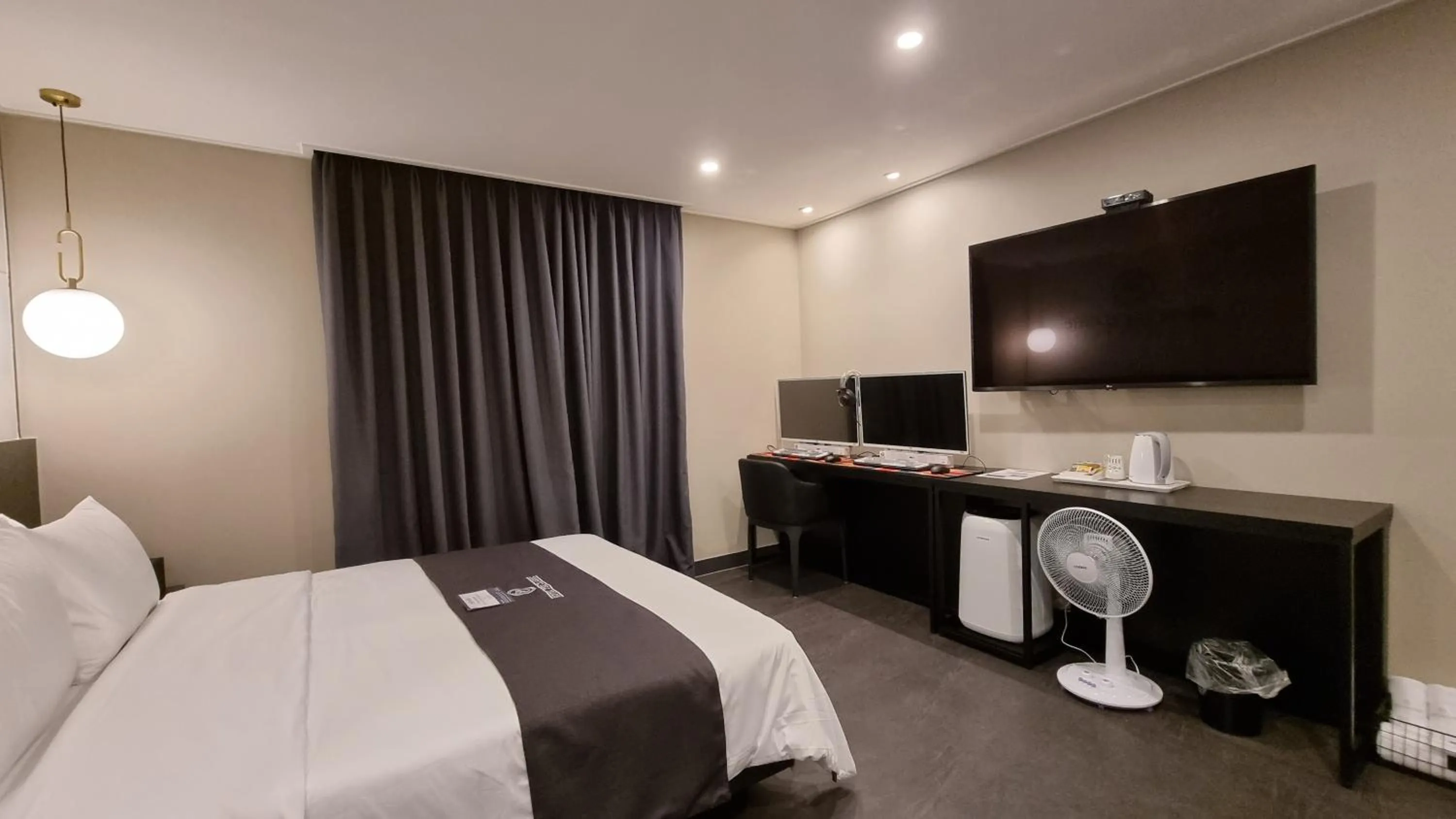 Game Room, Bed in Hotel The Classic