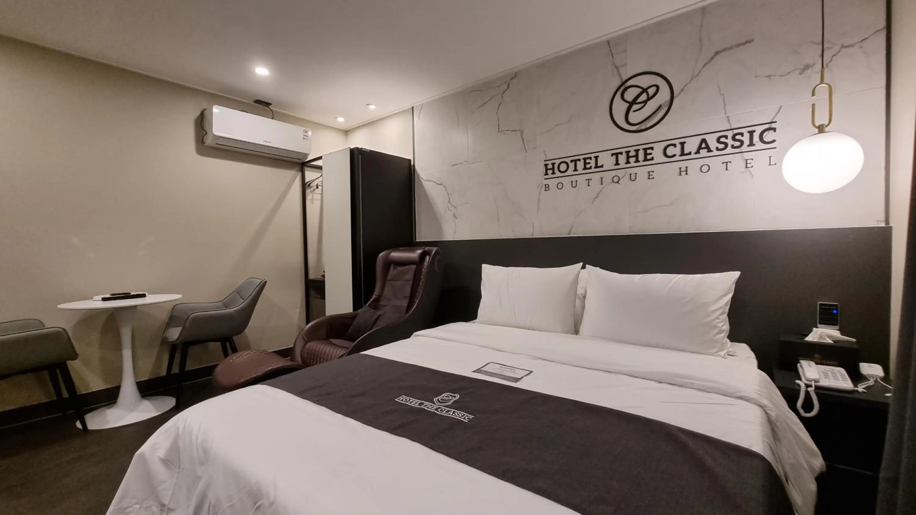 Photo of the whole room, Bed in Hotel The Classic