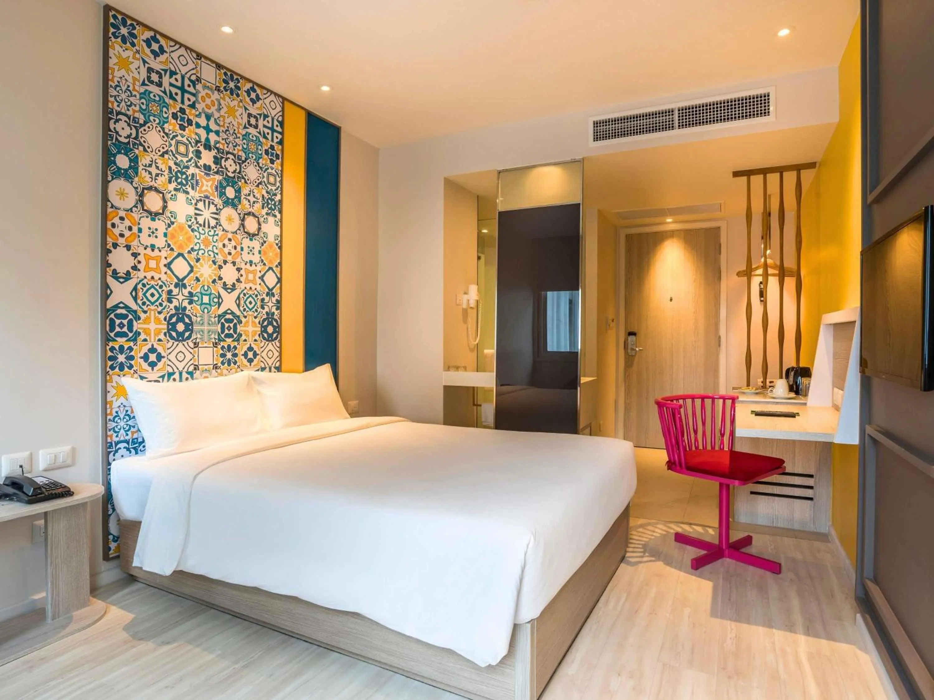 Property building, Bed in Ibis Styles Phuket City