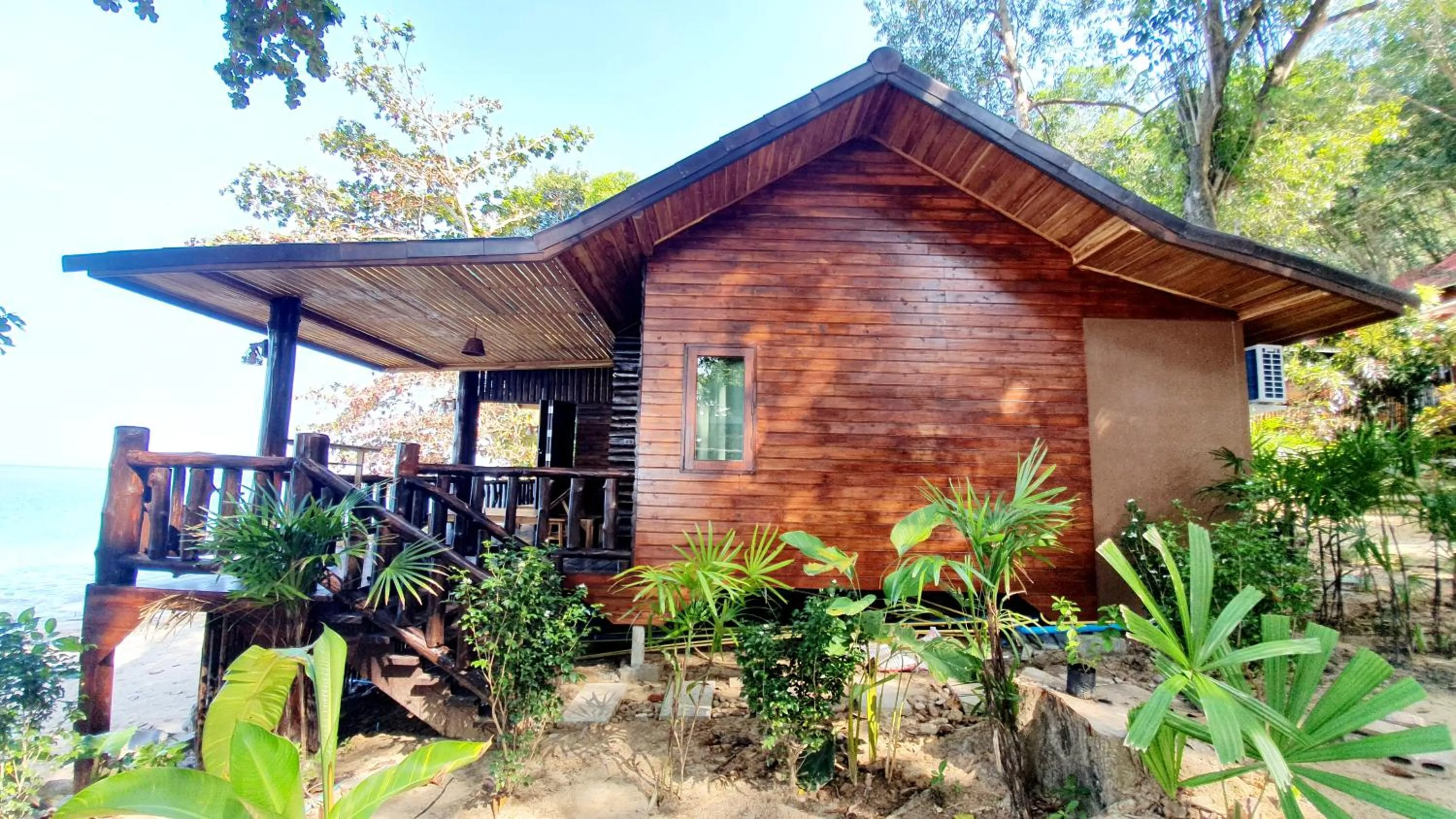 Property building in Koh Jum Ocean Beach Resort