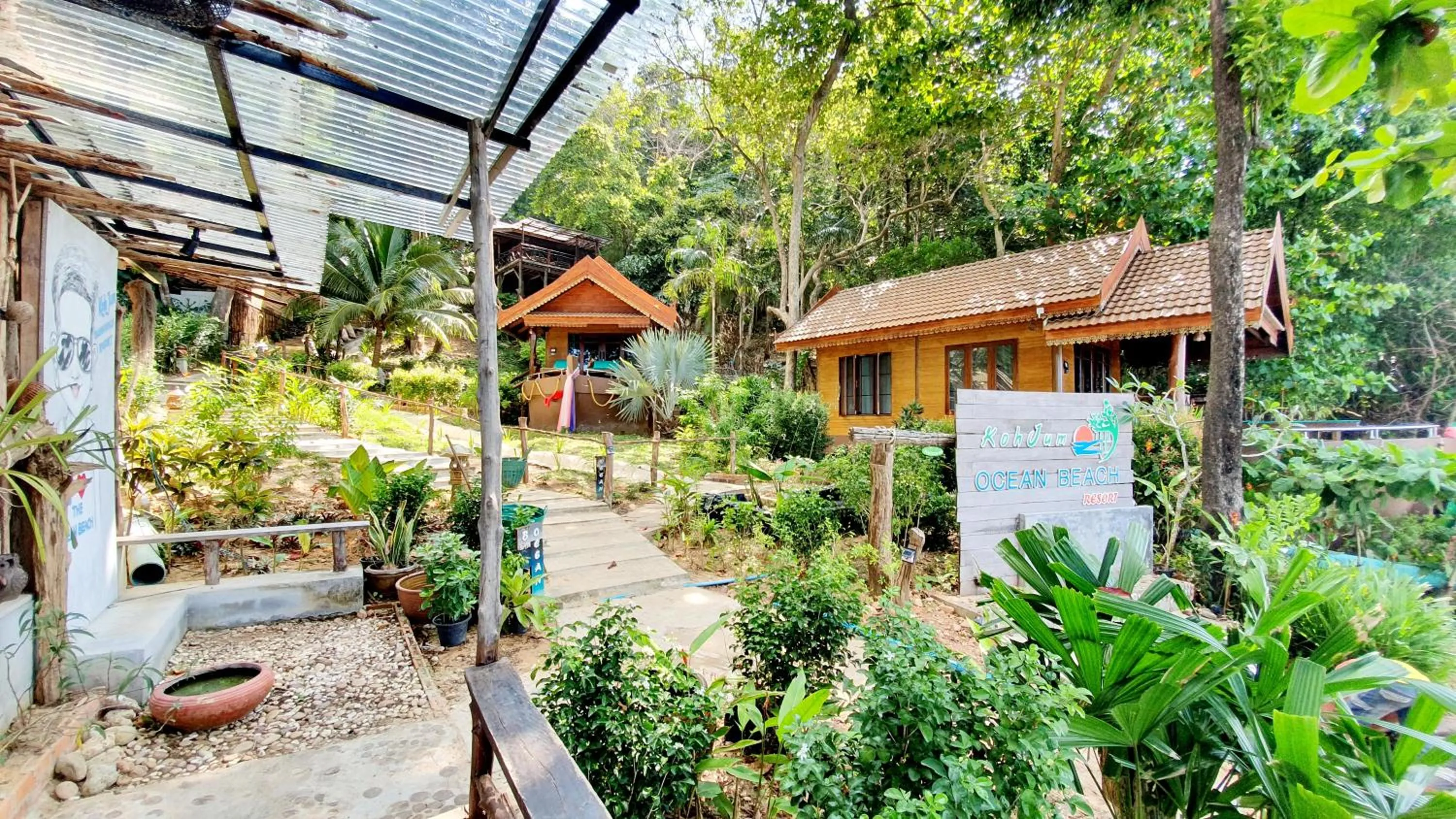 Garden in Koh Jum Ocean Beach Resort
