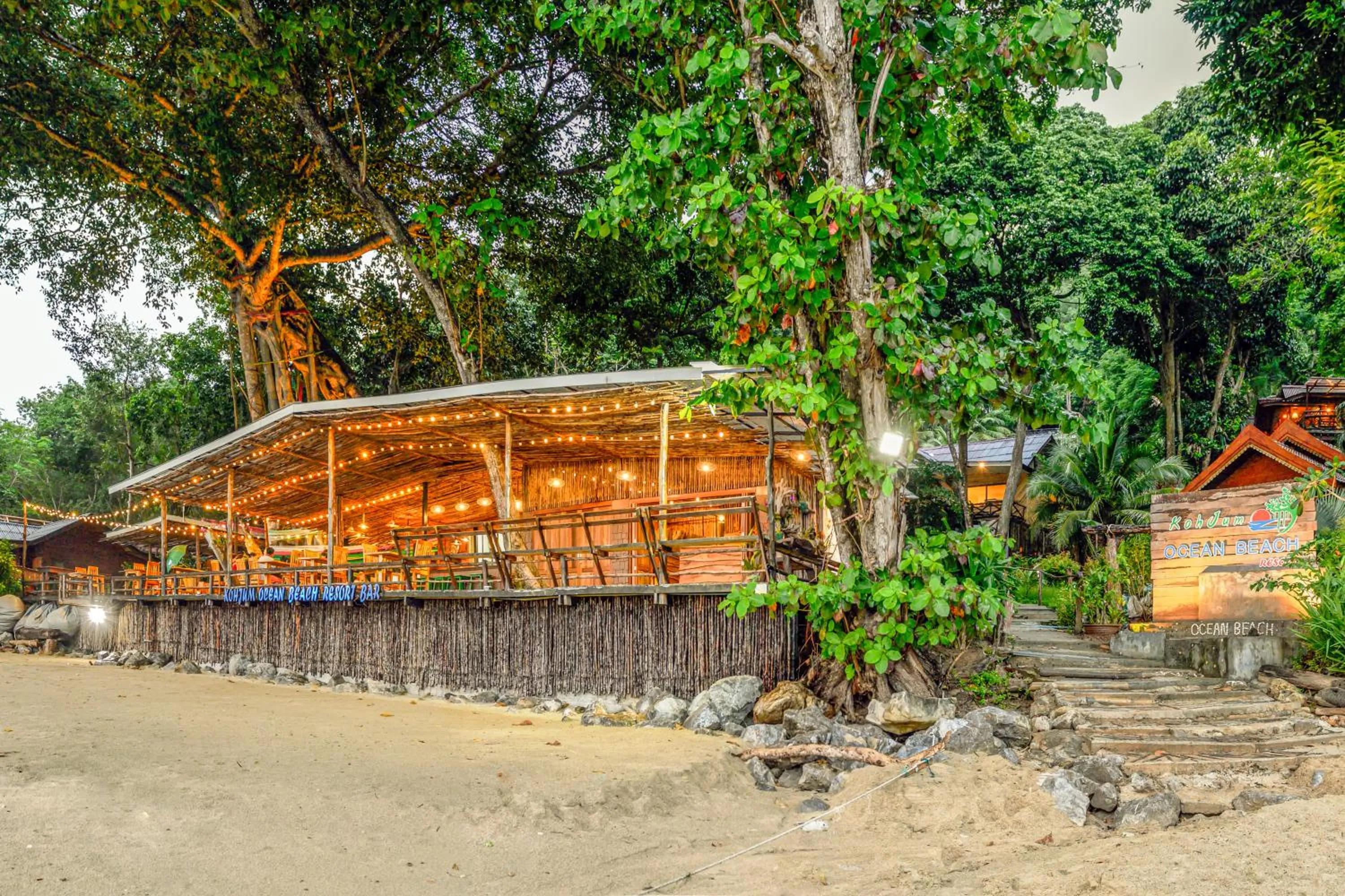 Restaurant/places to eat in Koh Jum Ocean Beach Resort