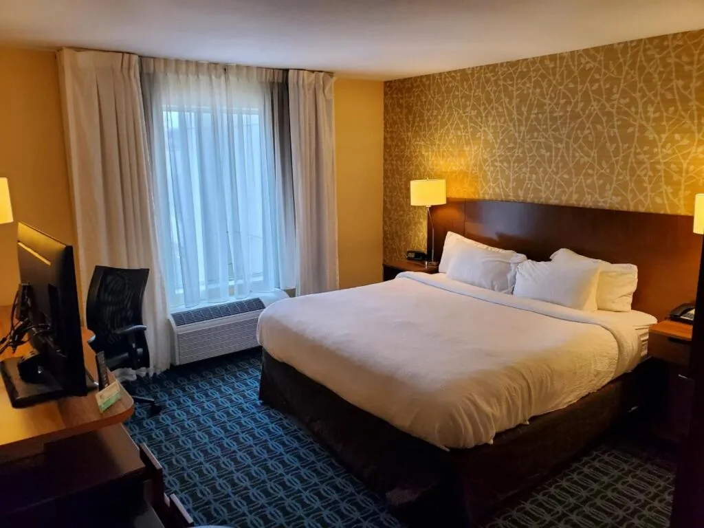 Bed in Fairfield Inn & Suites by Marriott Belle Vernon