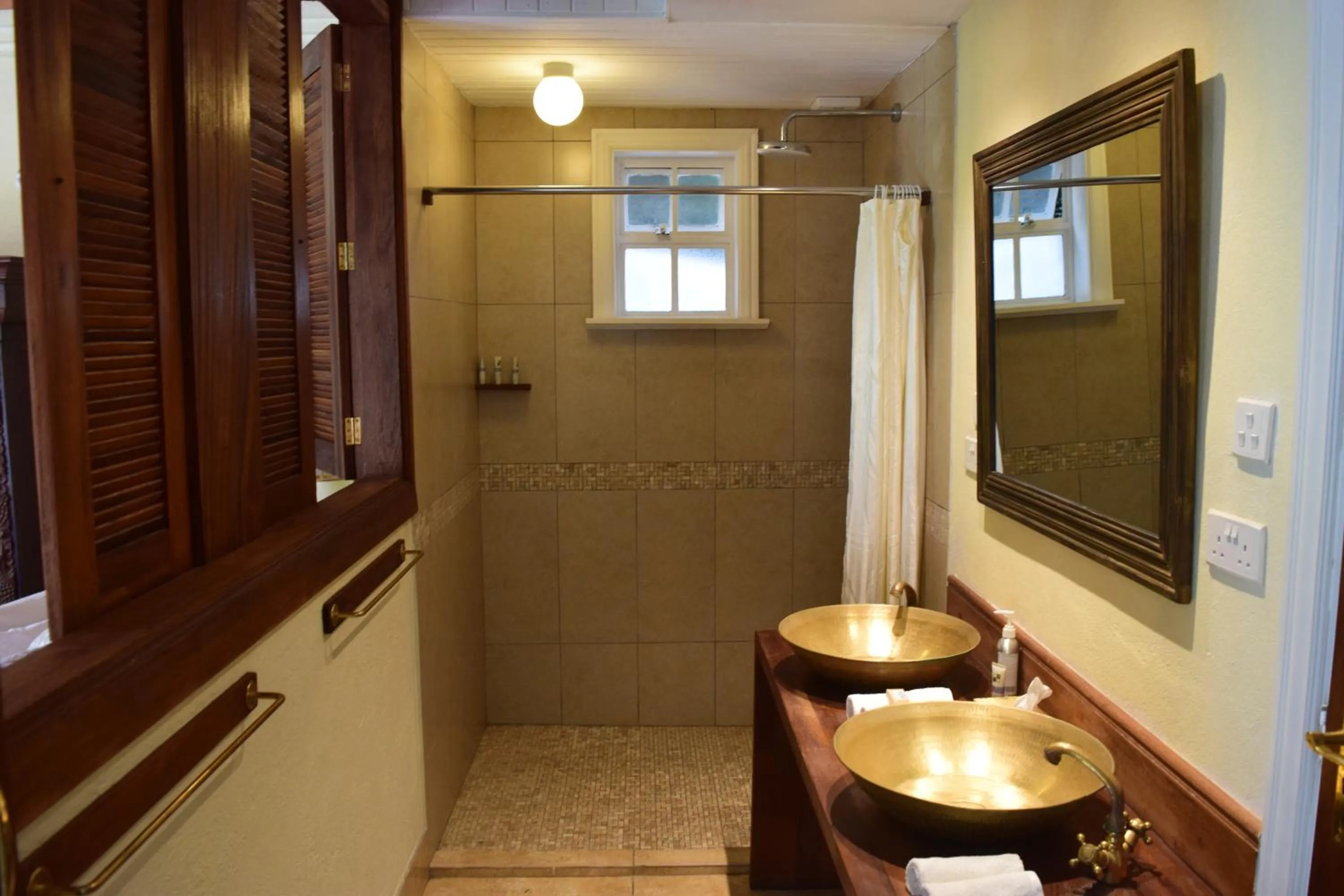 Shower in Karen Gables