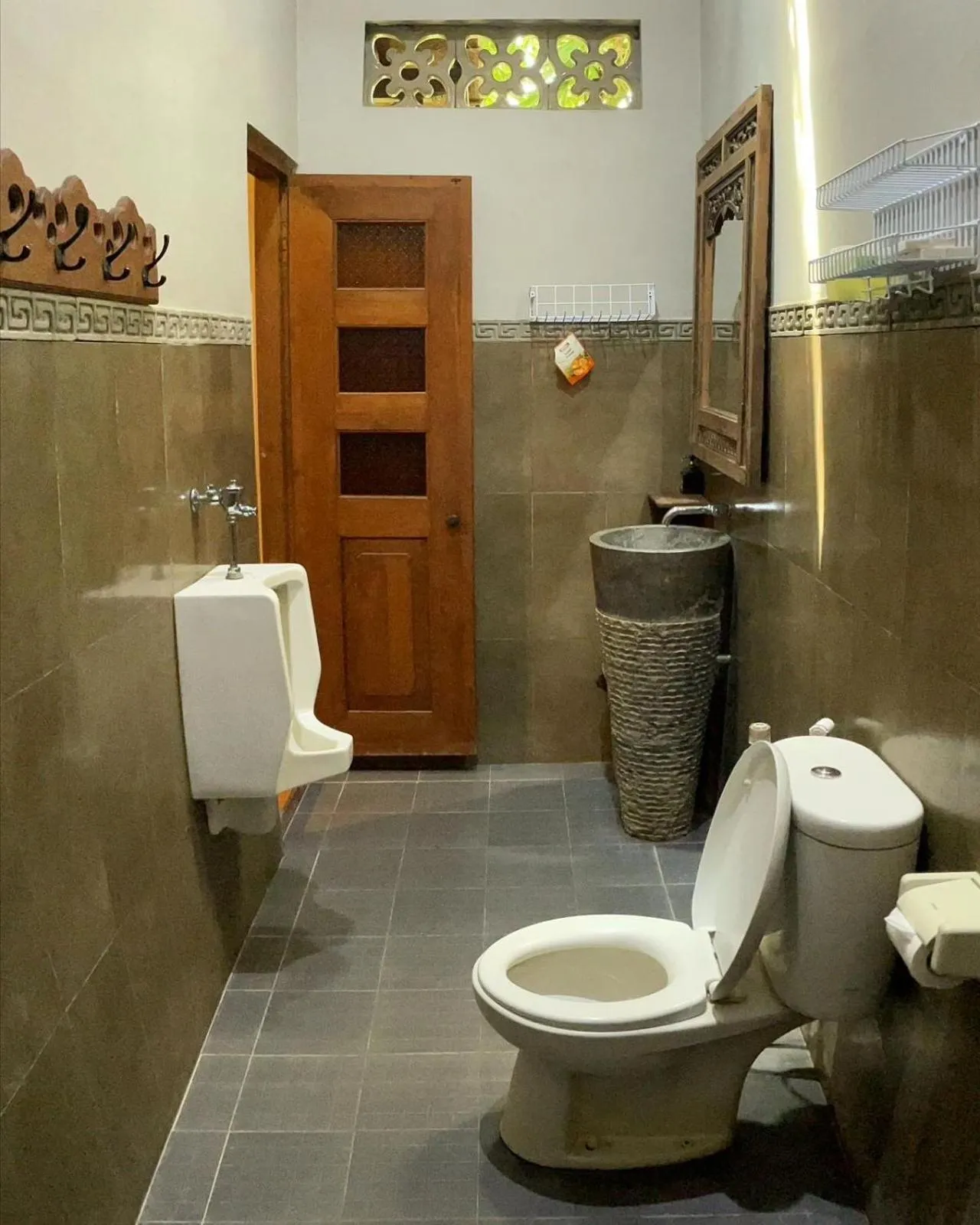 Bathroom in Bedhot Homestay