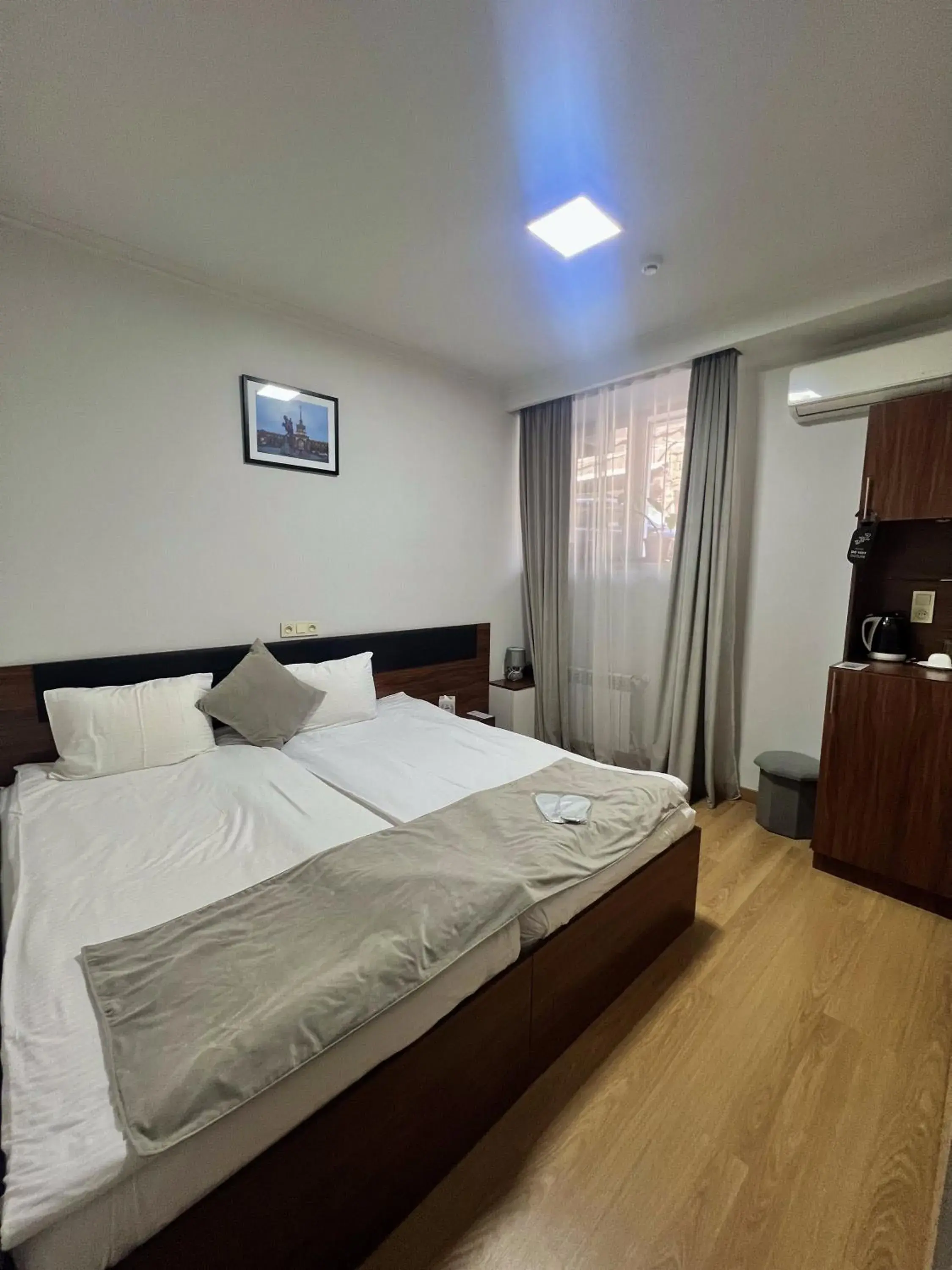 Double or Twin Room - single occupancy in Mashtots Hotel Double or Twin Room - single occupancy in Mashtots Hotel