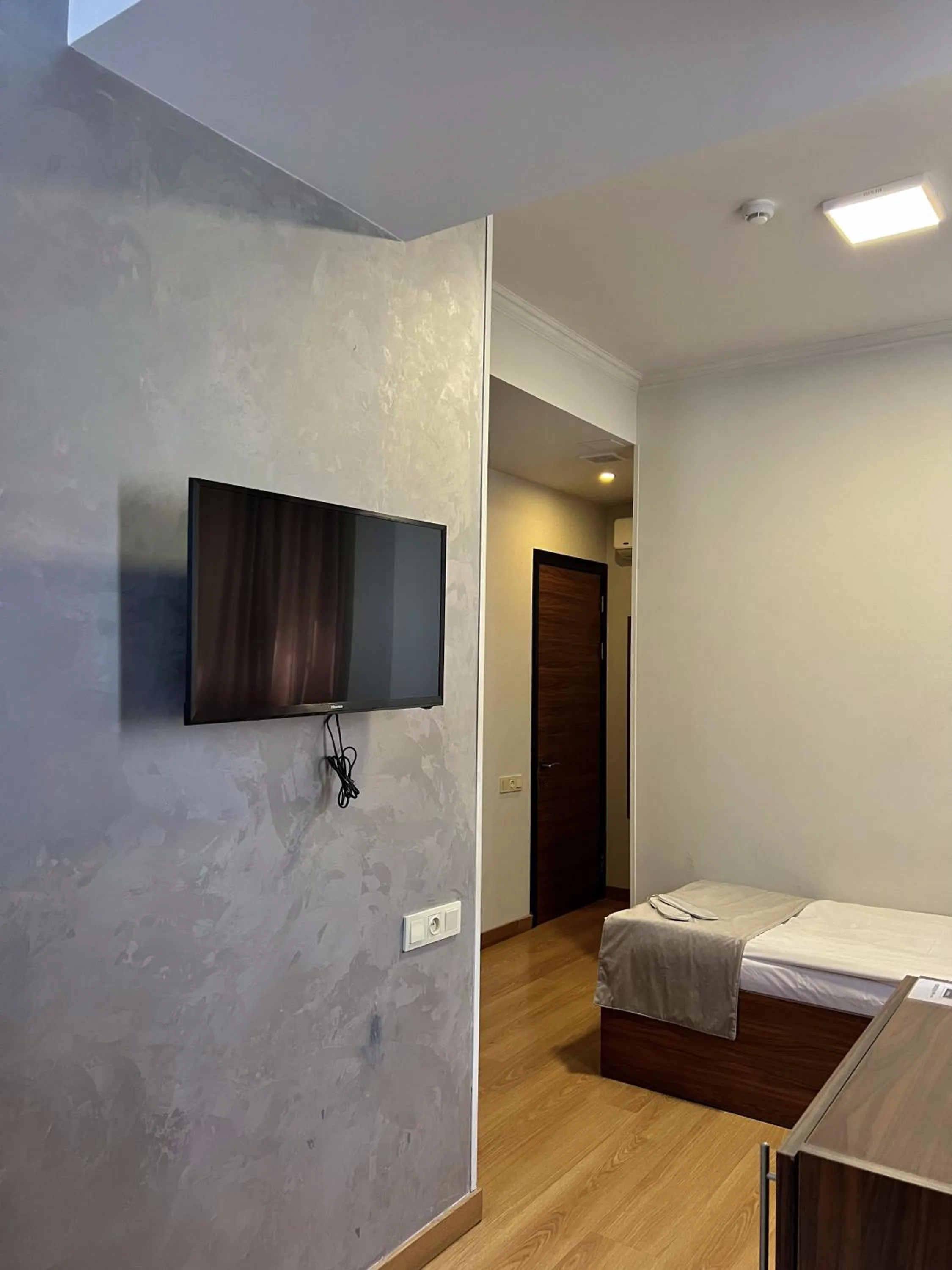 TV and multimedia, Bed in Mashtots Hotel