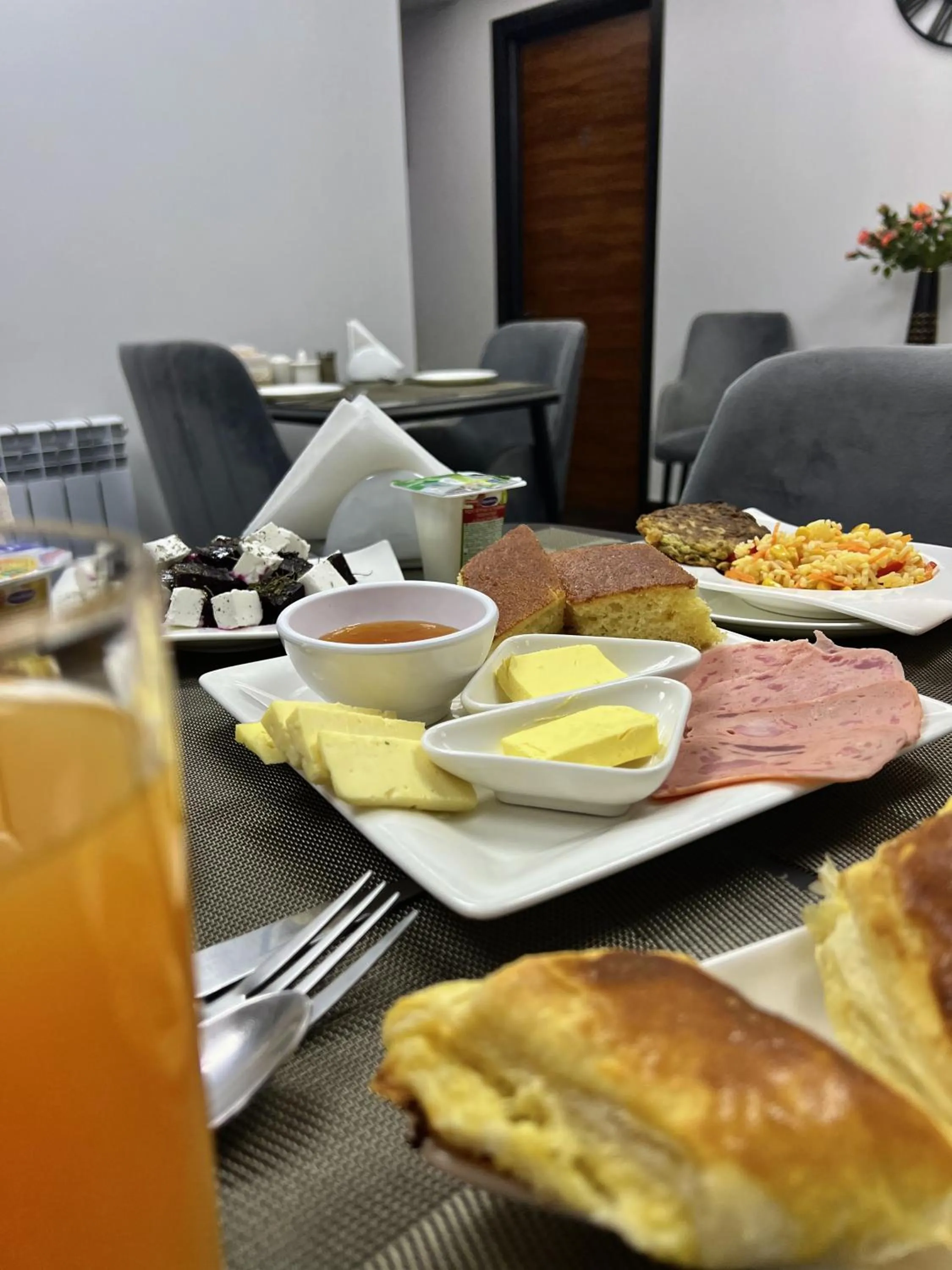 Breakfast in Mashtots Hotel