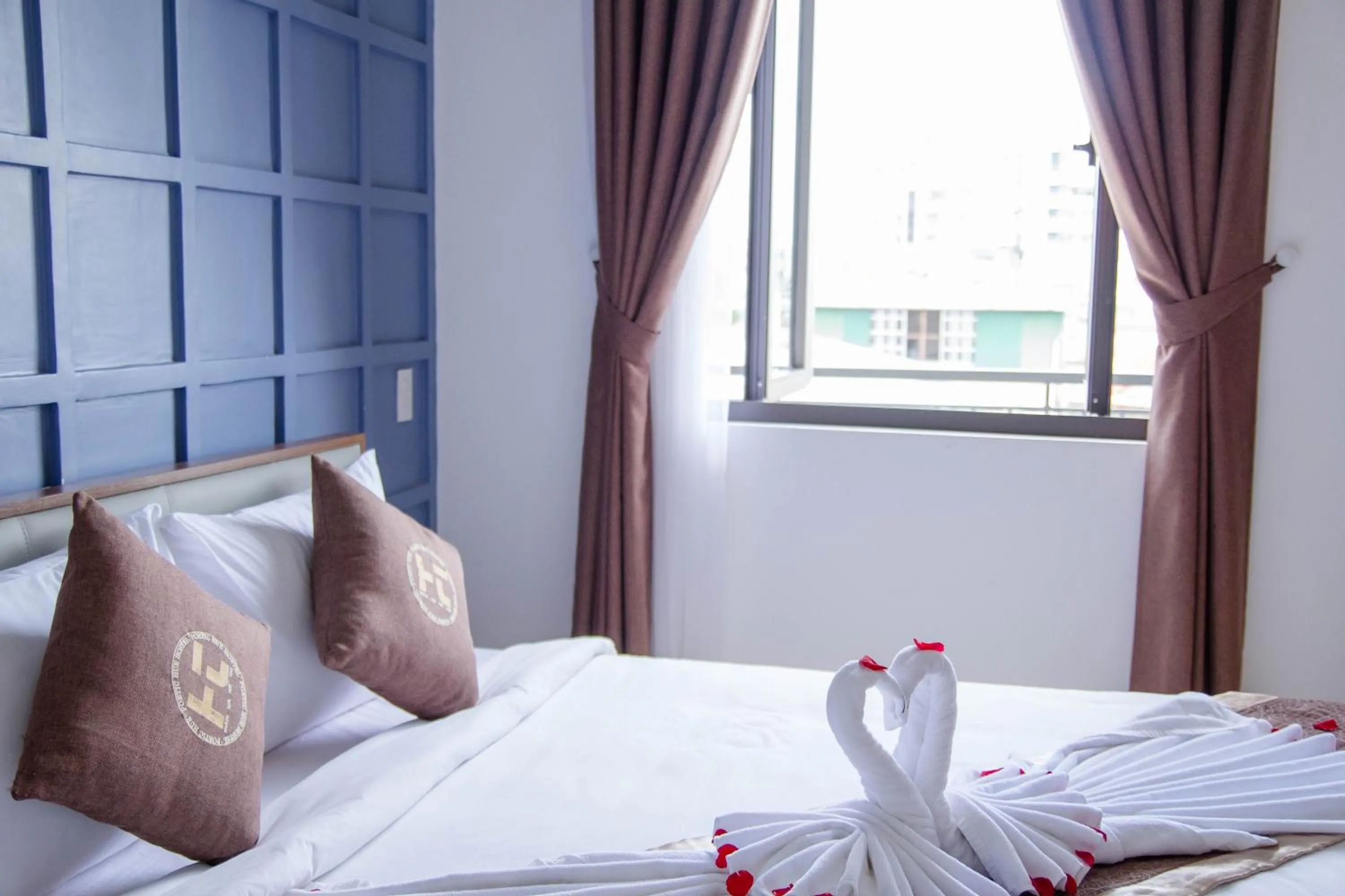 Bed in Poetic Hue Hotel & Spa