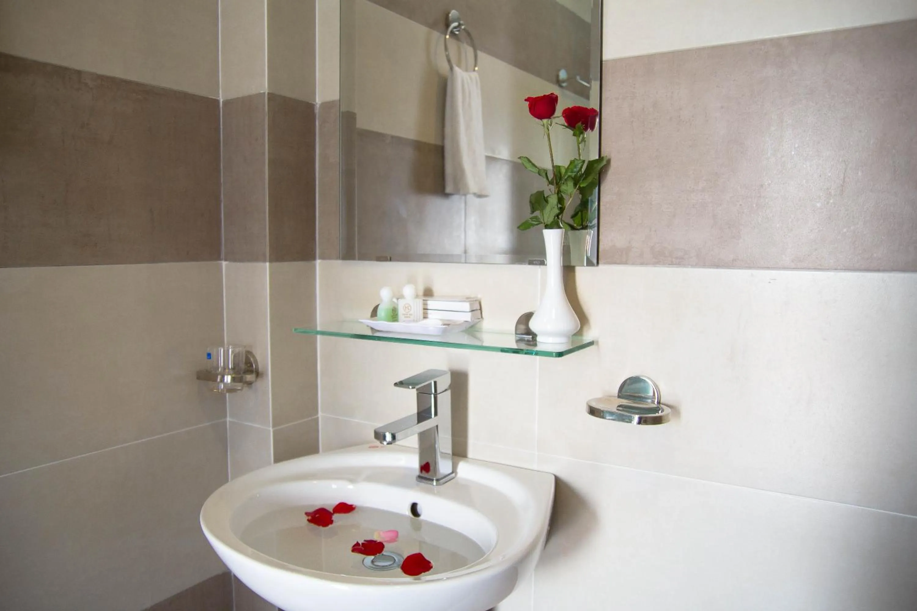 Bathroom in Poetic Hue Hotel & Spa