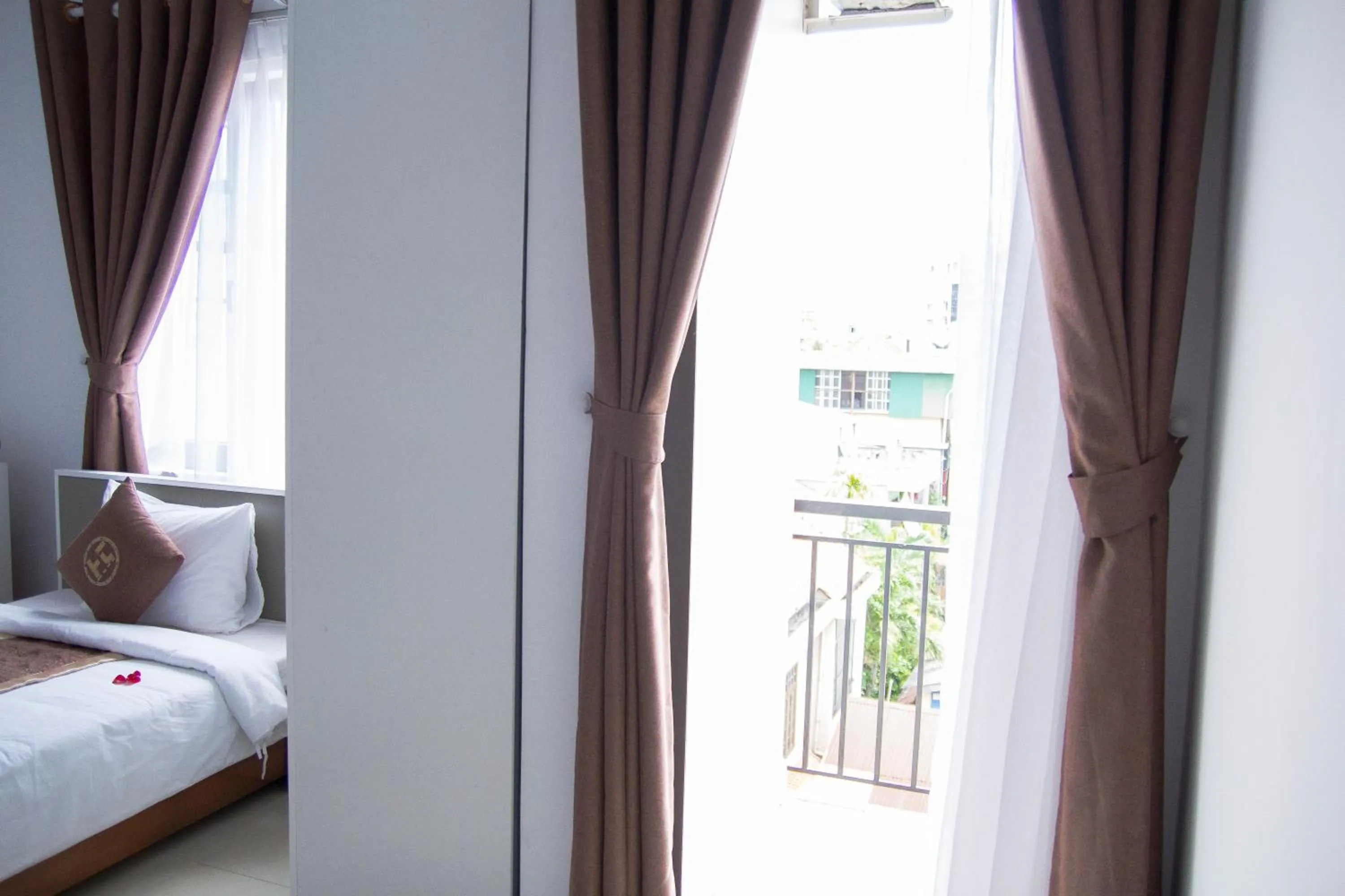 Balcony/Terrace, Bed in Poetic Hue Hotel & Spa