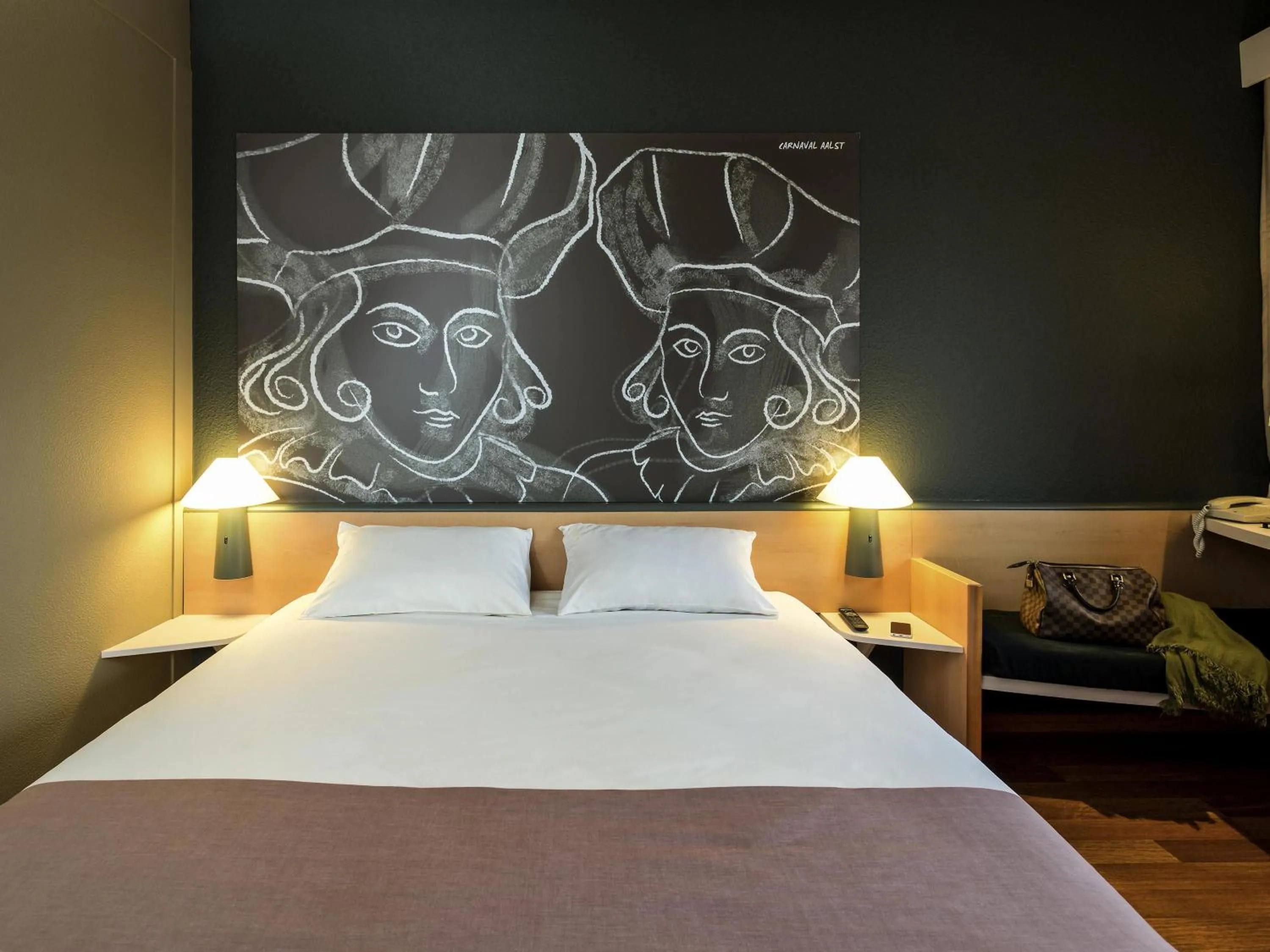 Bedroom, Bed in ibis Aalst