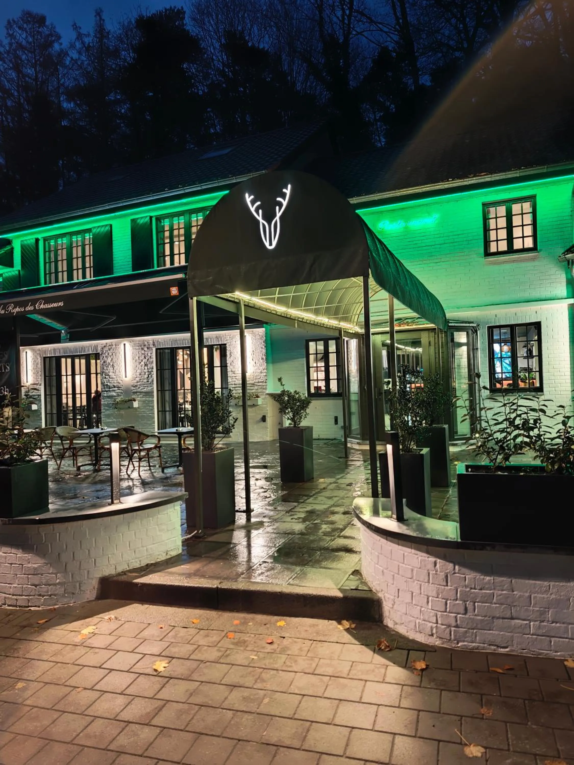 Patio in Hotel Au Repos Des Chasseurs