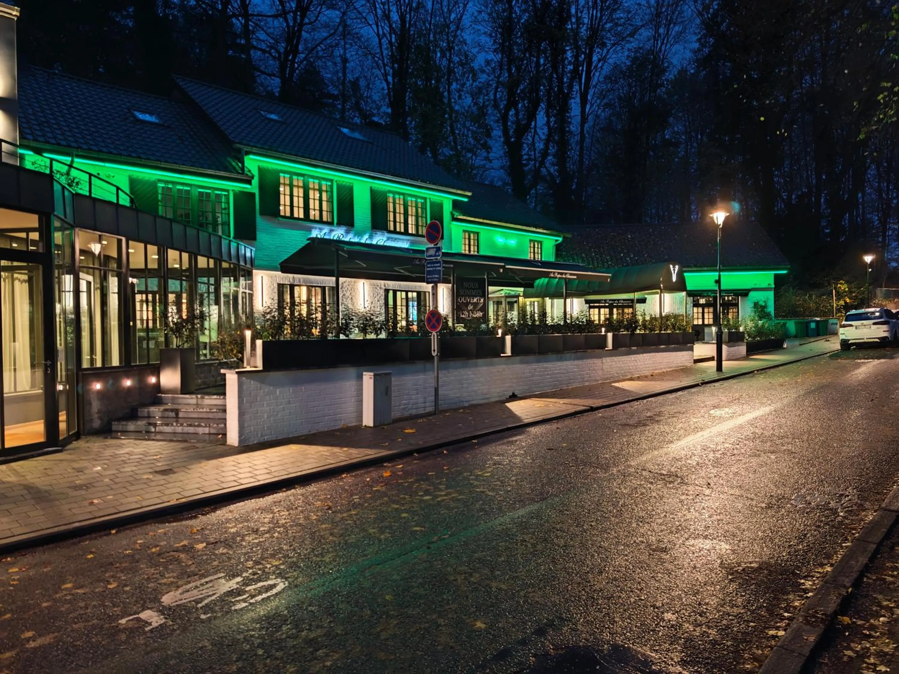 Property building in Hotel Au Repos Des Chasseurs