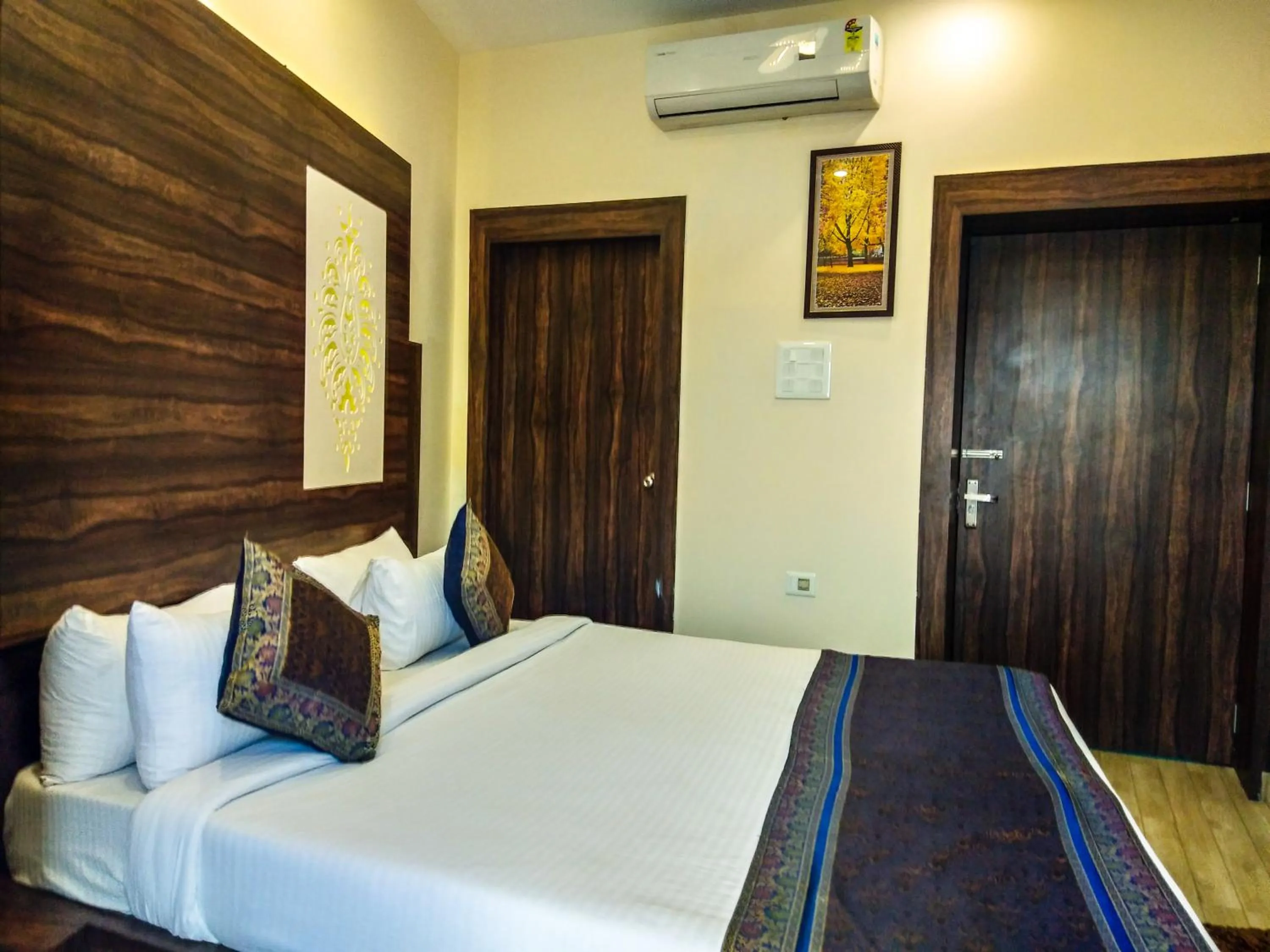 Bed in Dwivedi Hotels Sri Omkar Palace