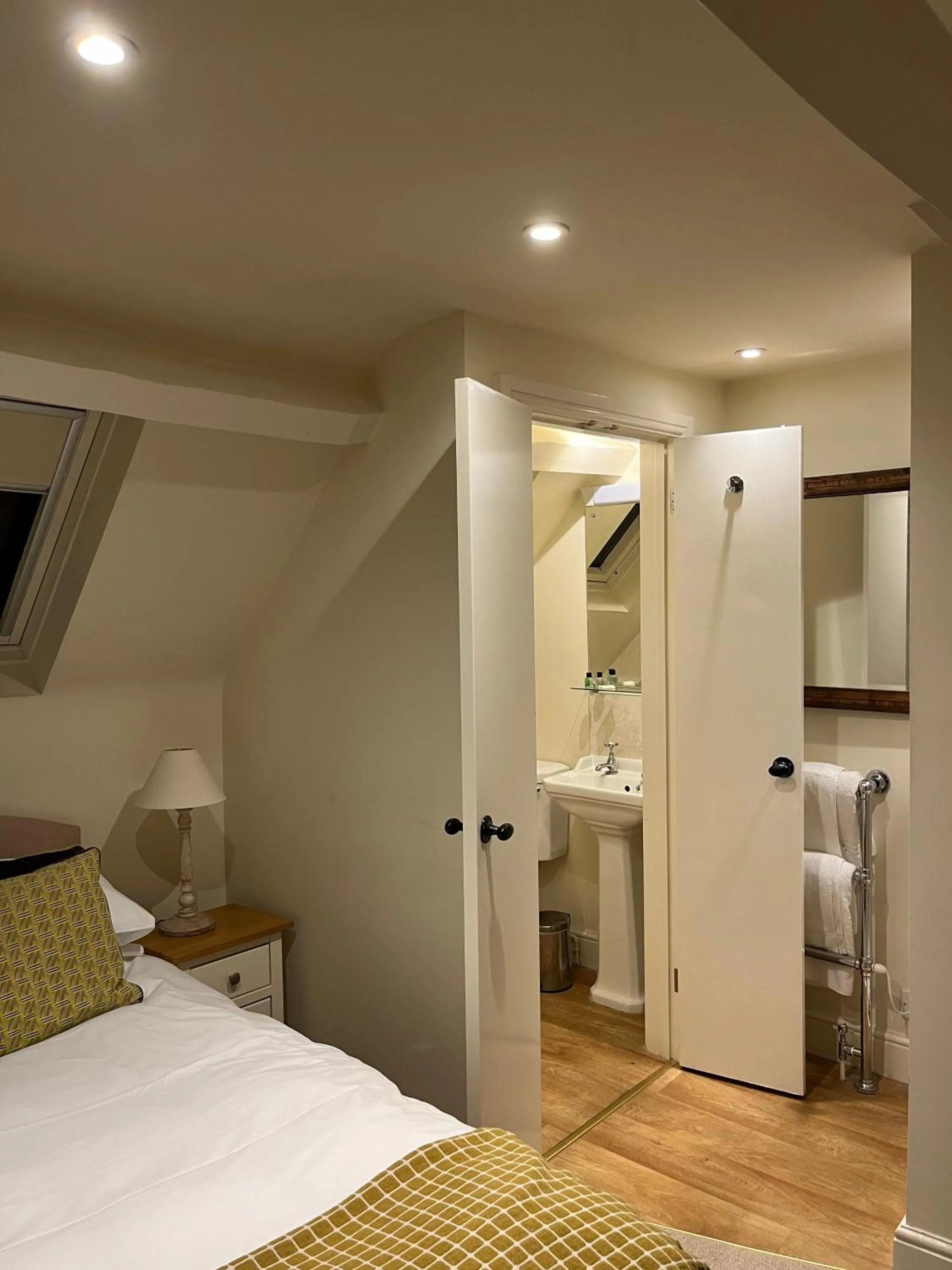 Bed in Cat and Custard Pot Inn