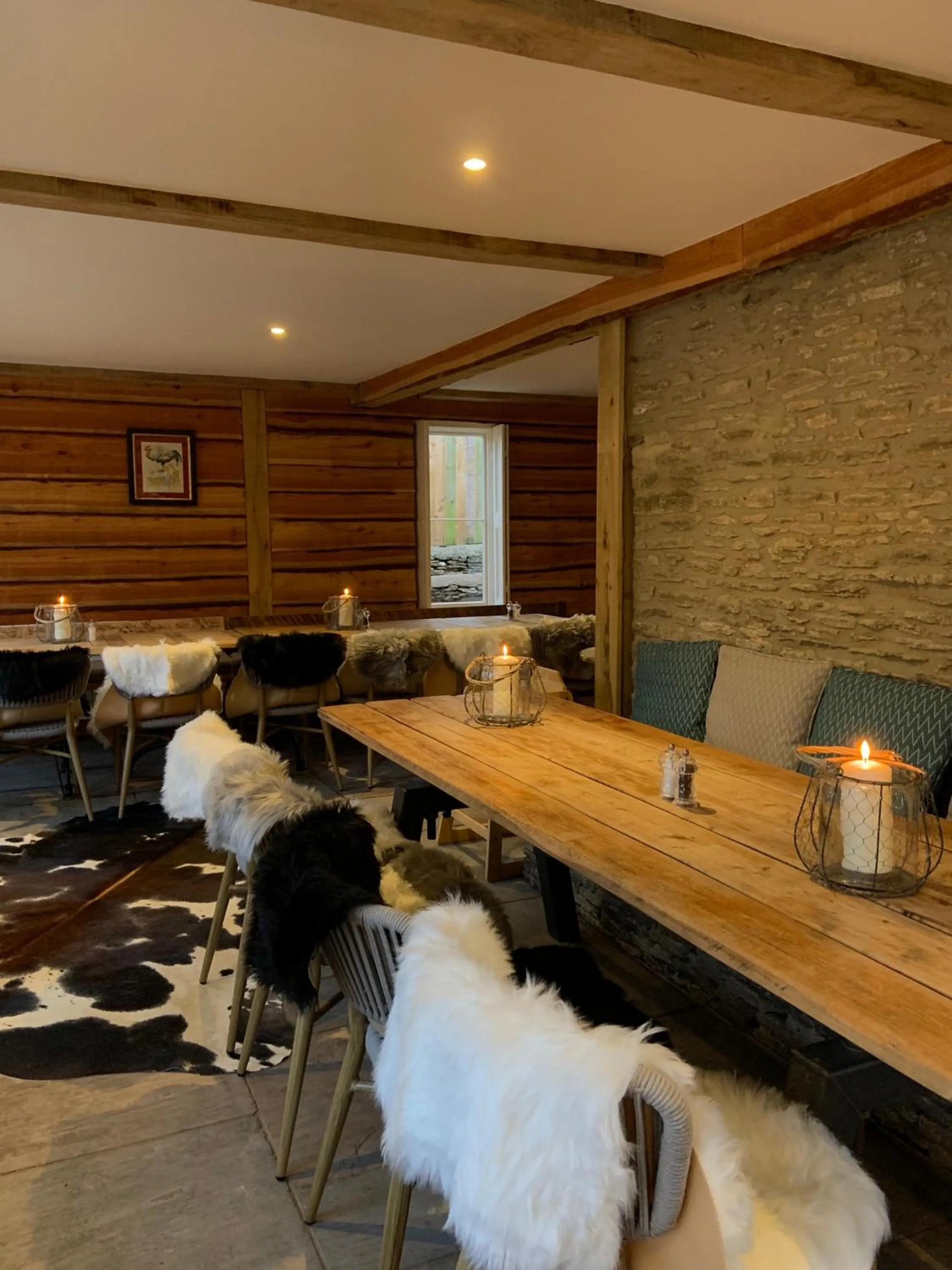 Restaurant/places to eat in Cat and Custard Pot Inn