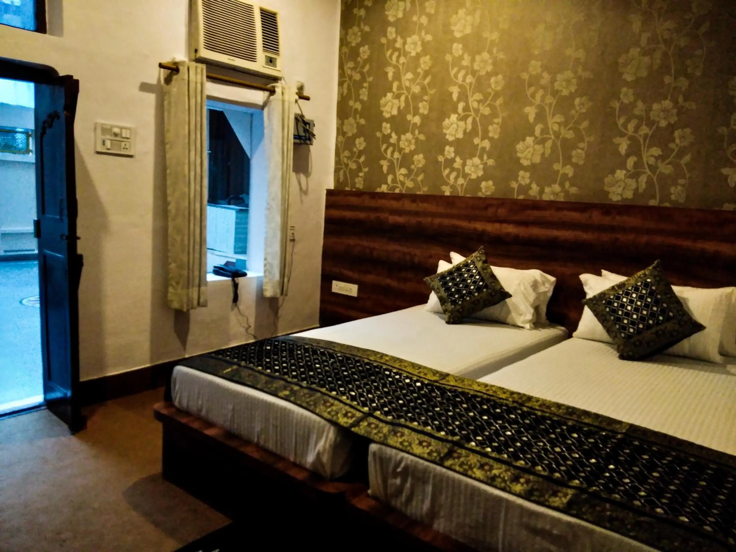 Dwivedi Hotels Hotel Elena