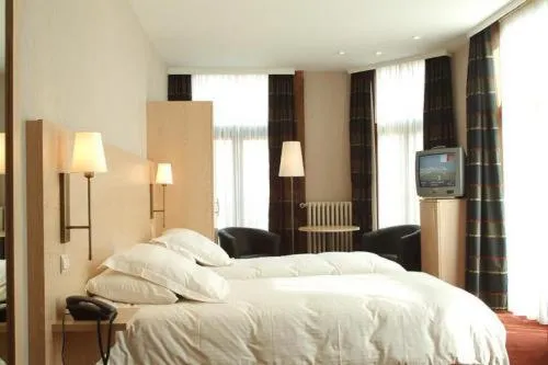 Bed in Hotel Escapade