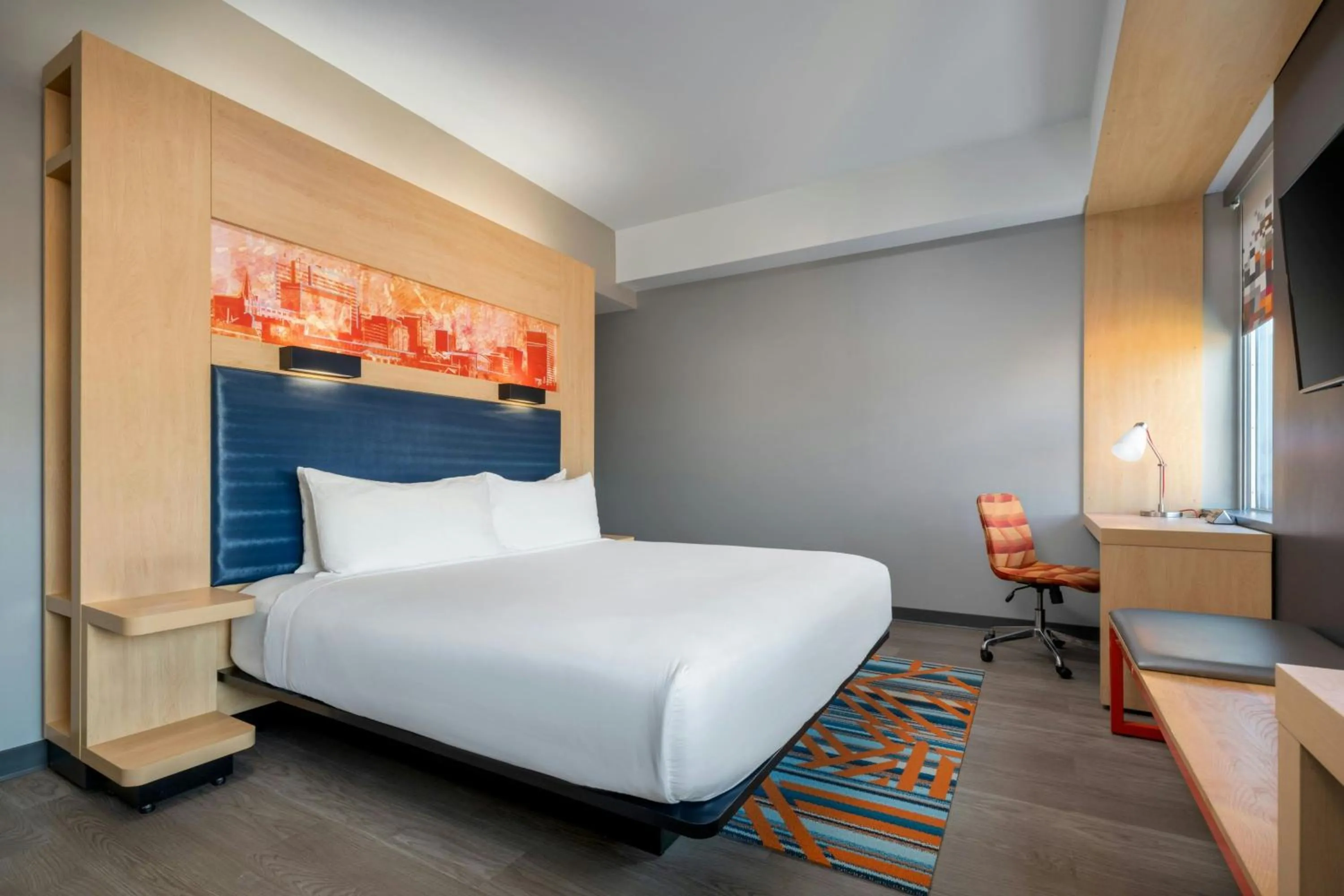 Photo of the whole room, Bed in Aloft Columbia Downtown