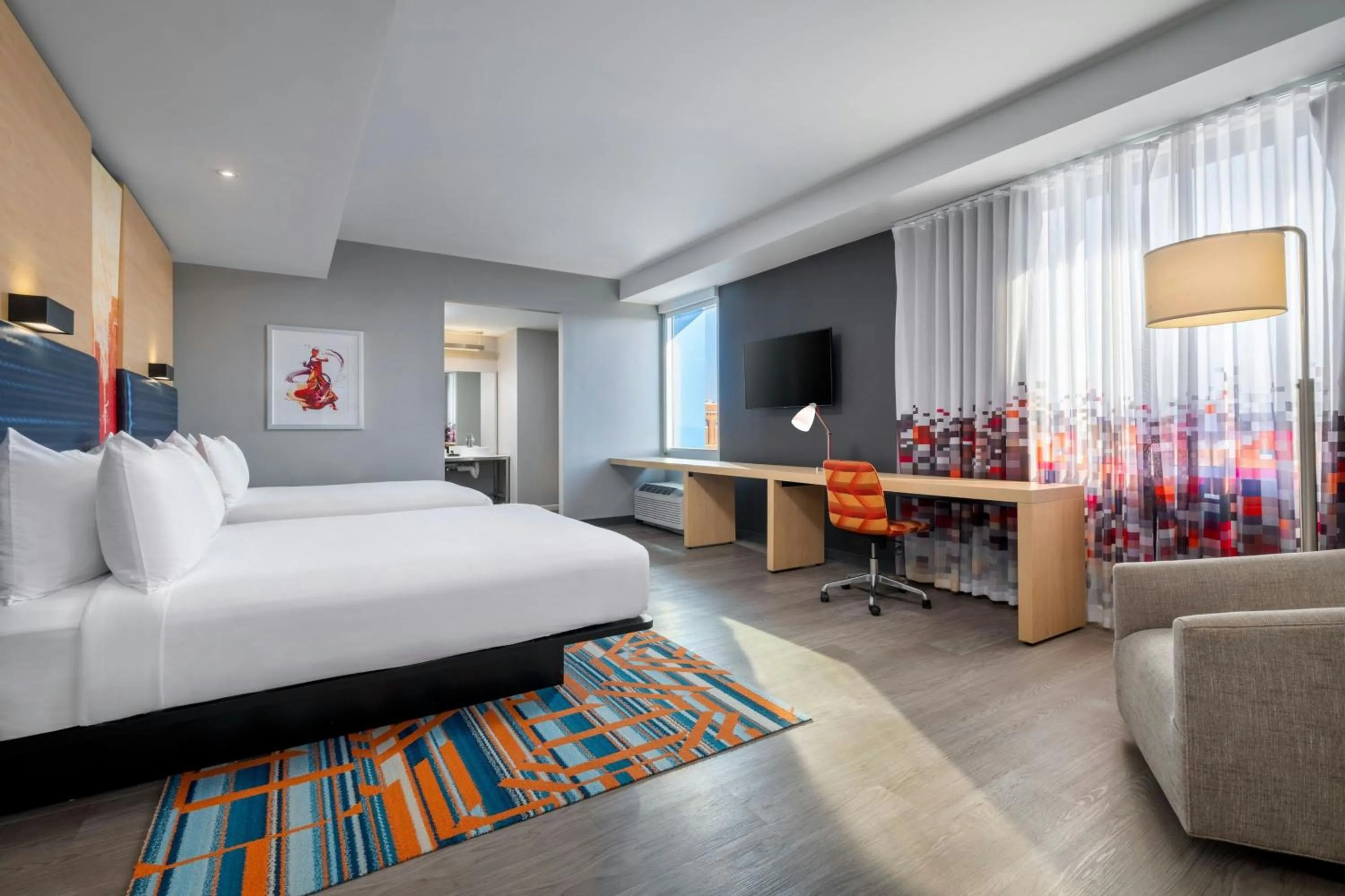 Photo of the whole room, Bed in Aloft Columbia Downtown