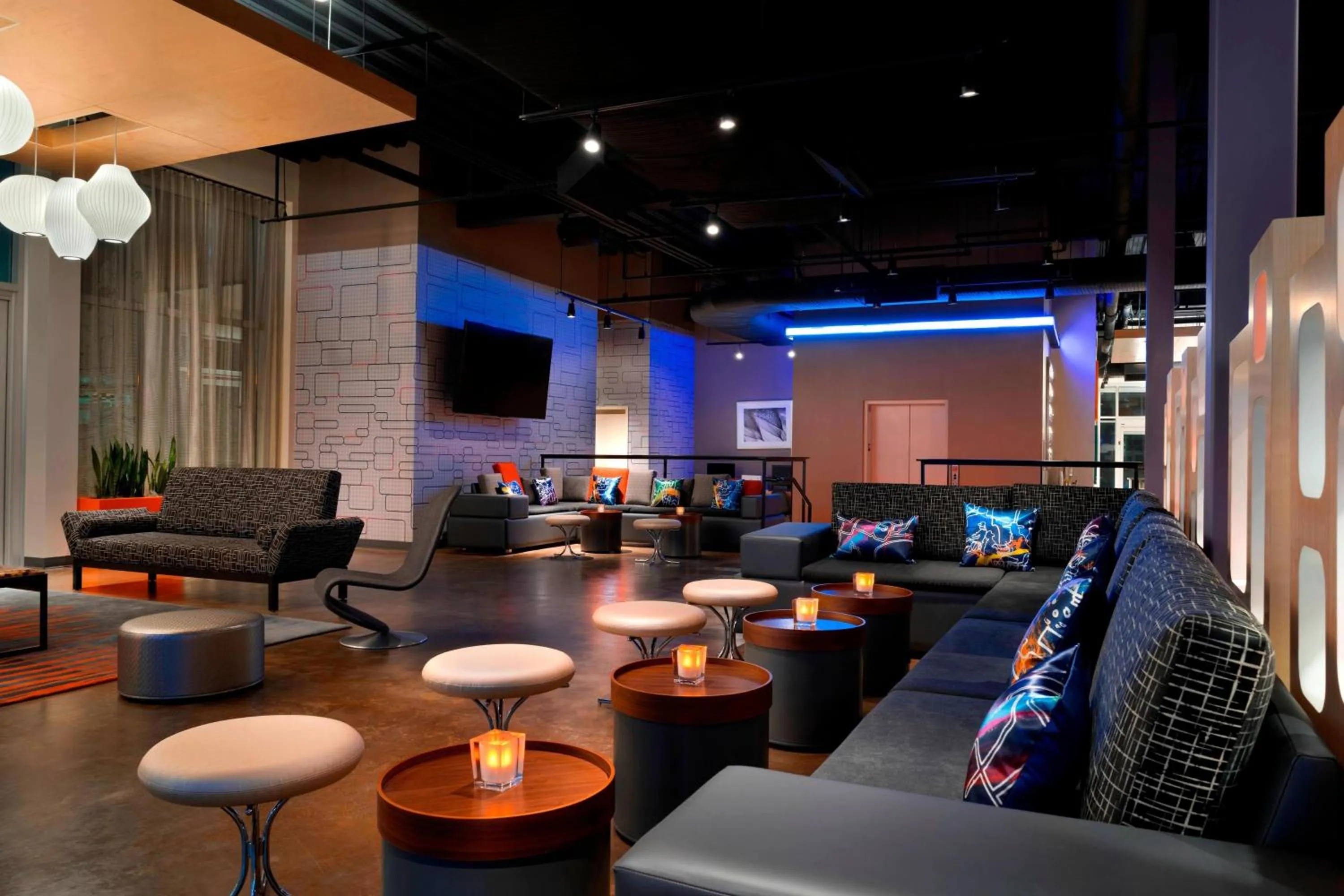 Lounge or bar in Aloft Columbia Downtown