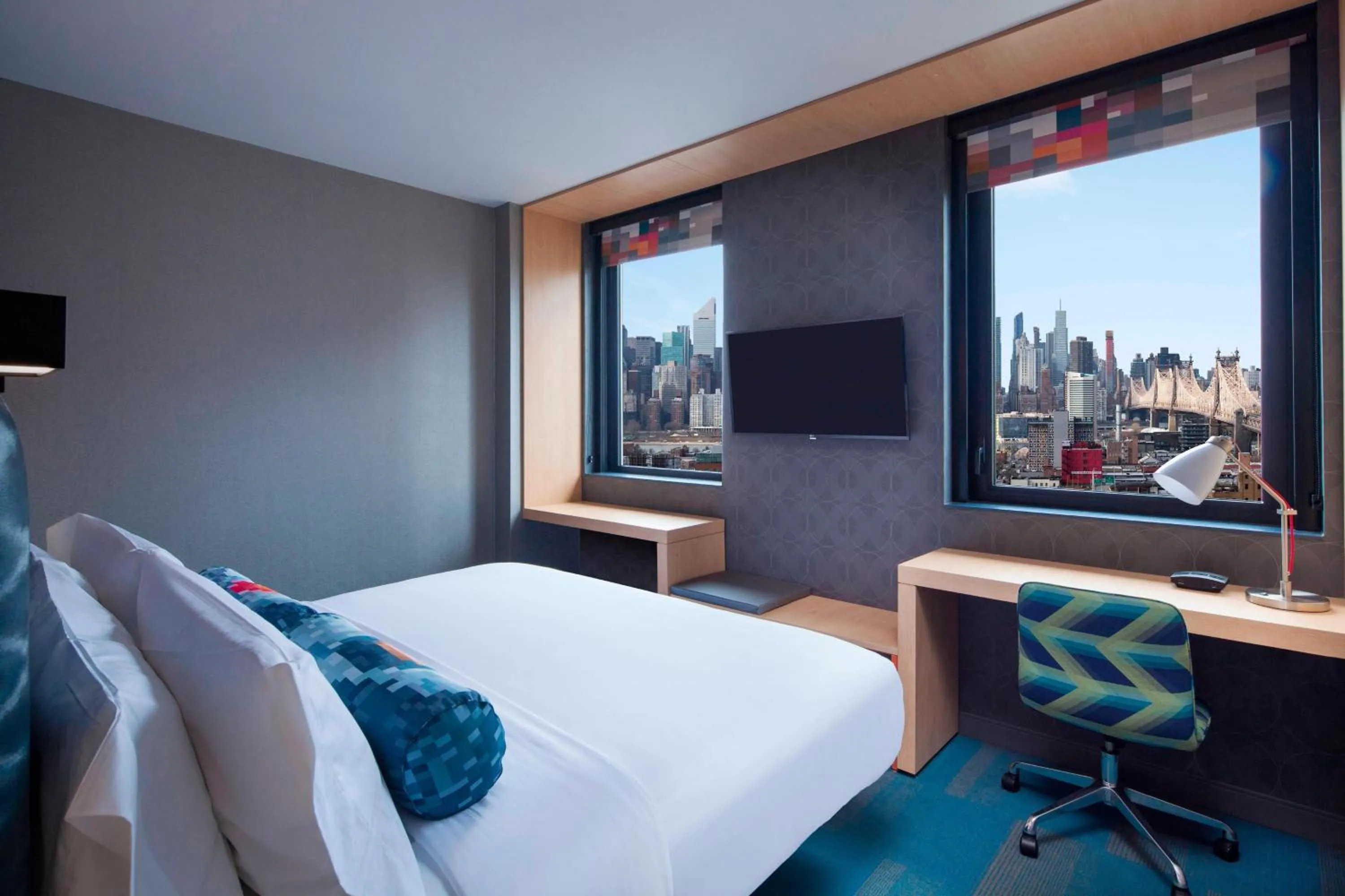 Photo of the whole room, Bed in Aloft Long Island City-Manhattan View