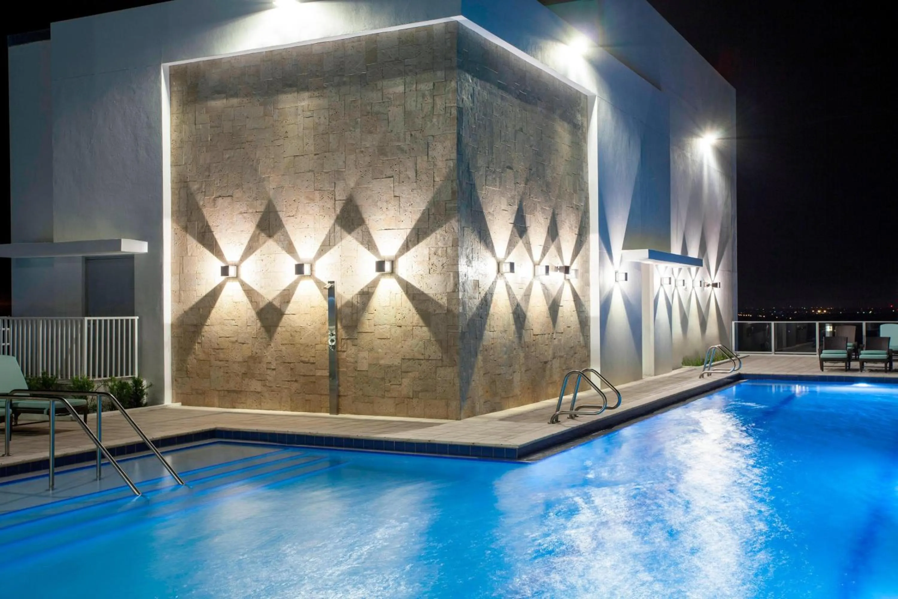 Swimming pool in The Westin Sarasota