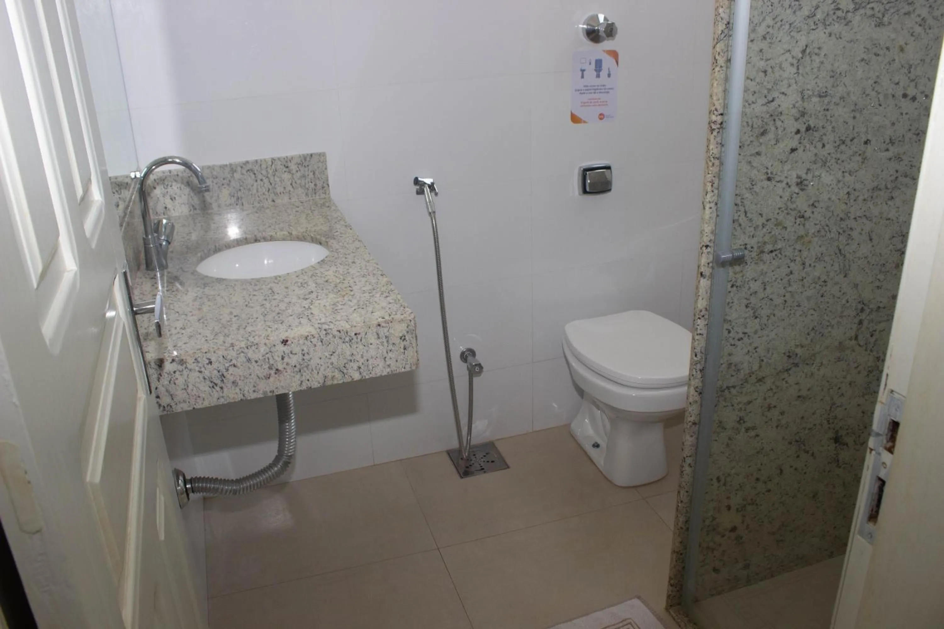 Toilet in Hotel Beira Rio