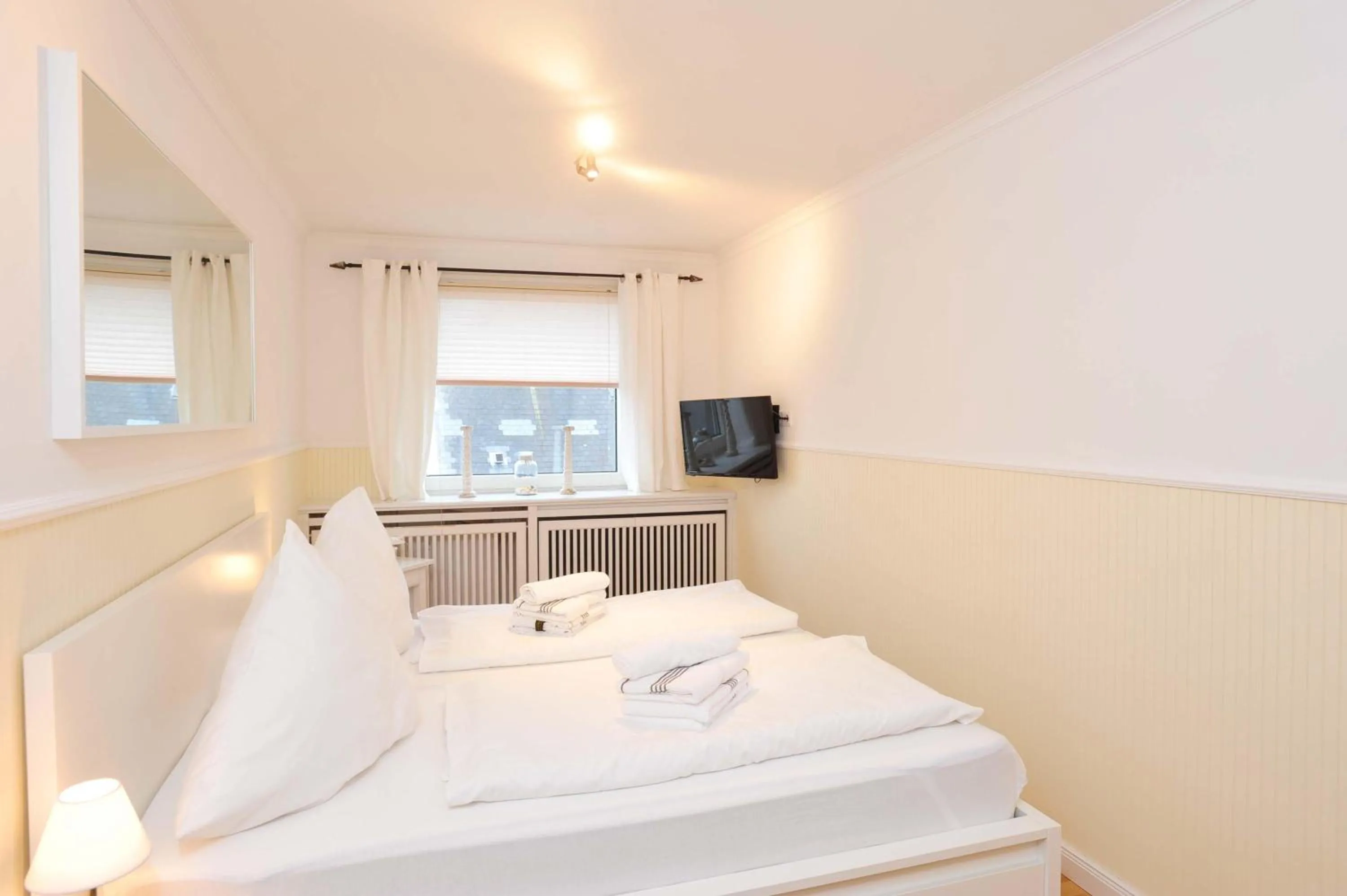 Bed in App-Alina-Haus-Ankerlicht-Whg-07
