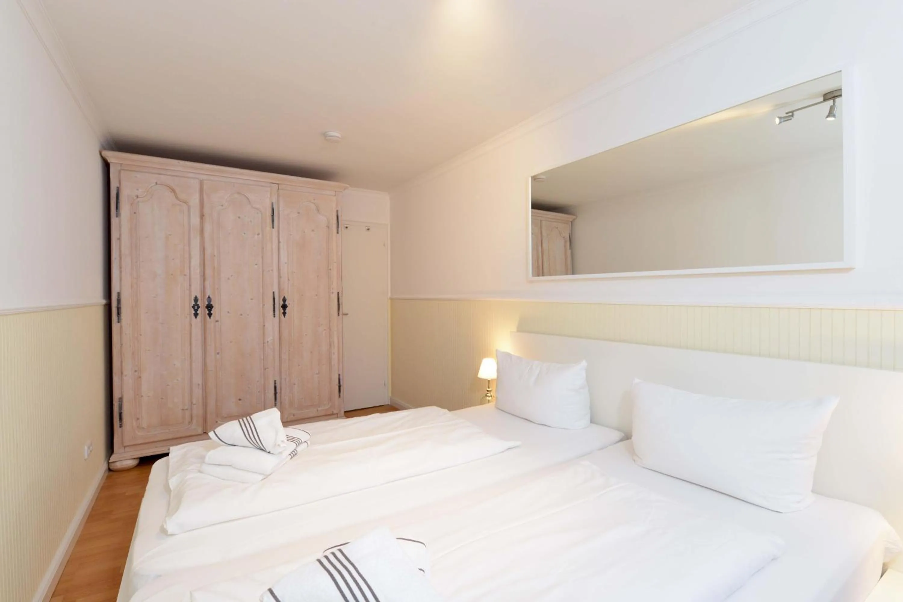 Bed in App-Alina-Haus-Ankerlicht-Whg-07