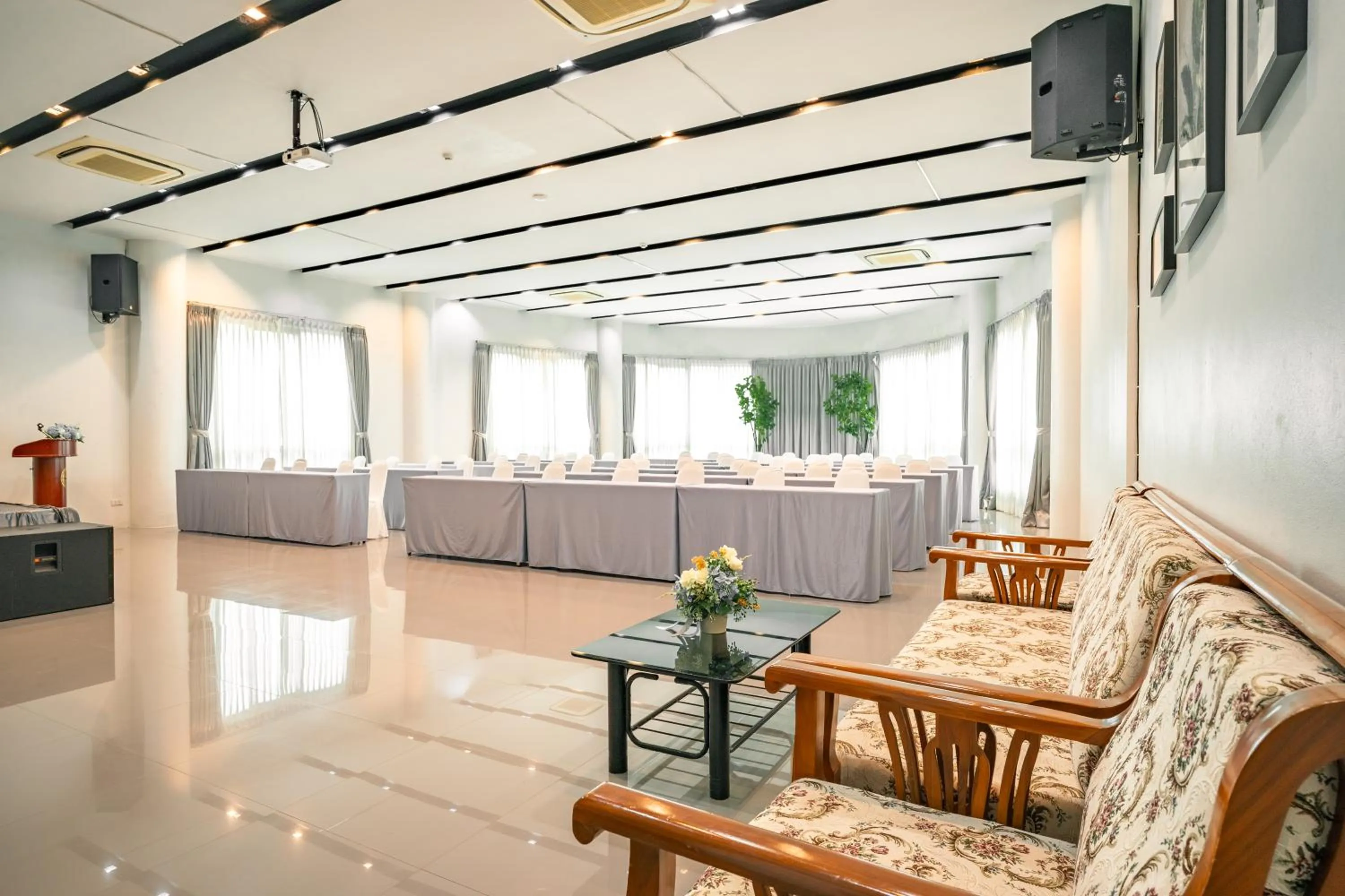 Meeting/conference room in The Galla Hotel