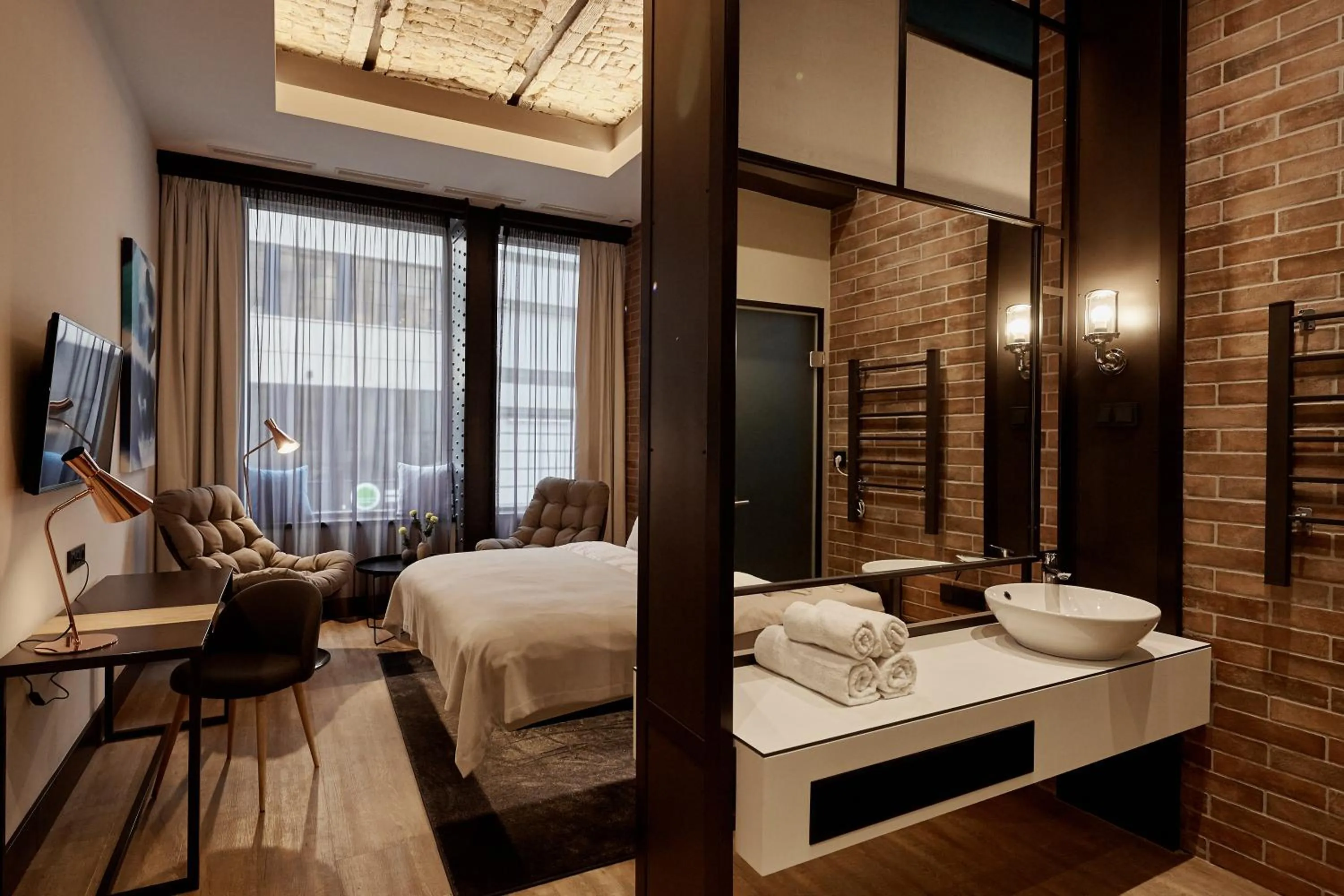 Bathroom, Bed in The Loft Budapest