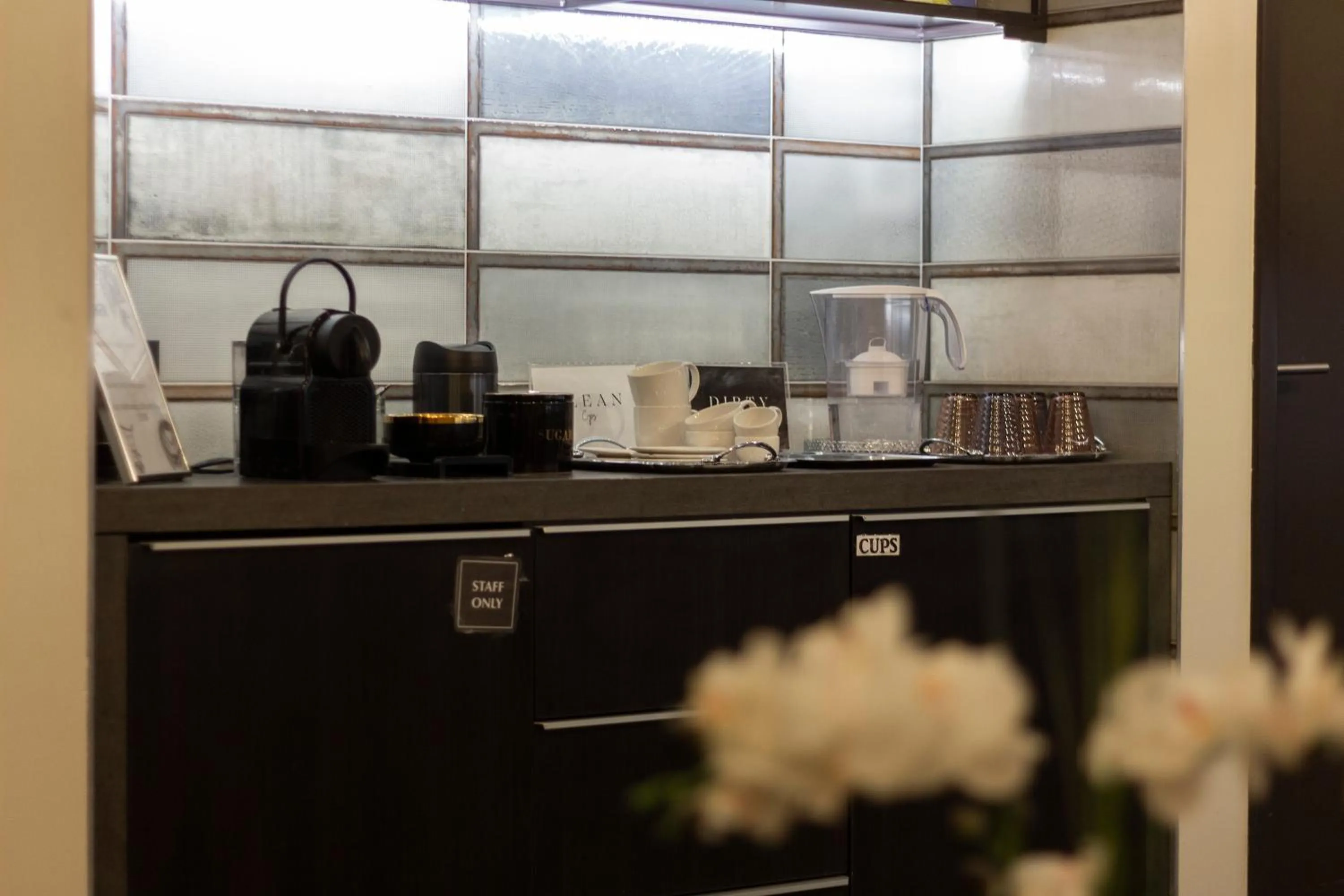 Coffee/tea facilities in The Loft Budapest