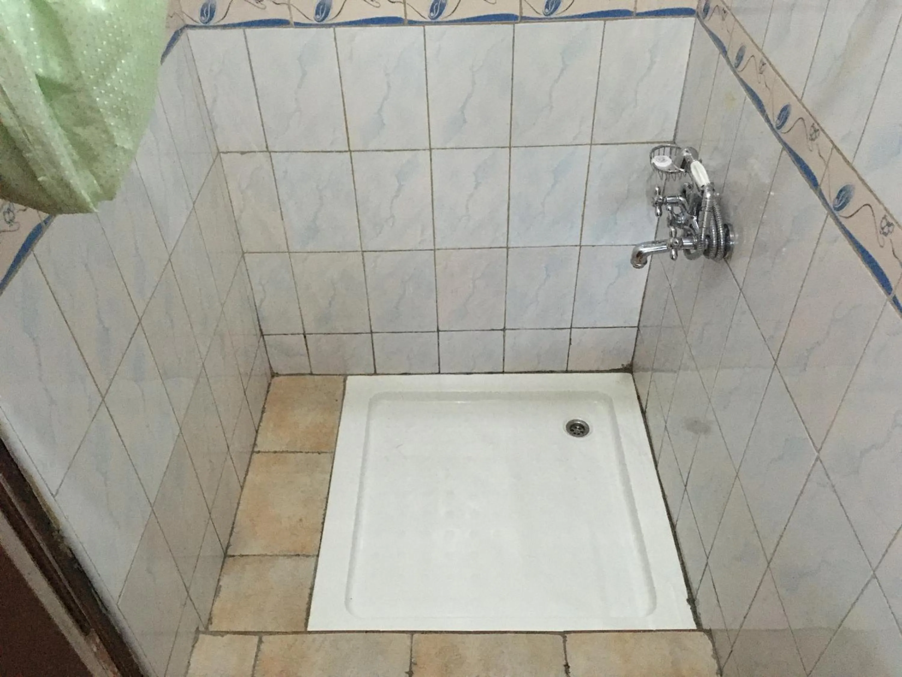 Shower in Dream Palace Hotel Mbale