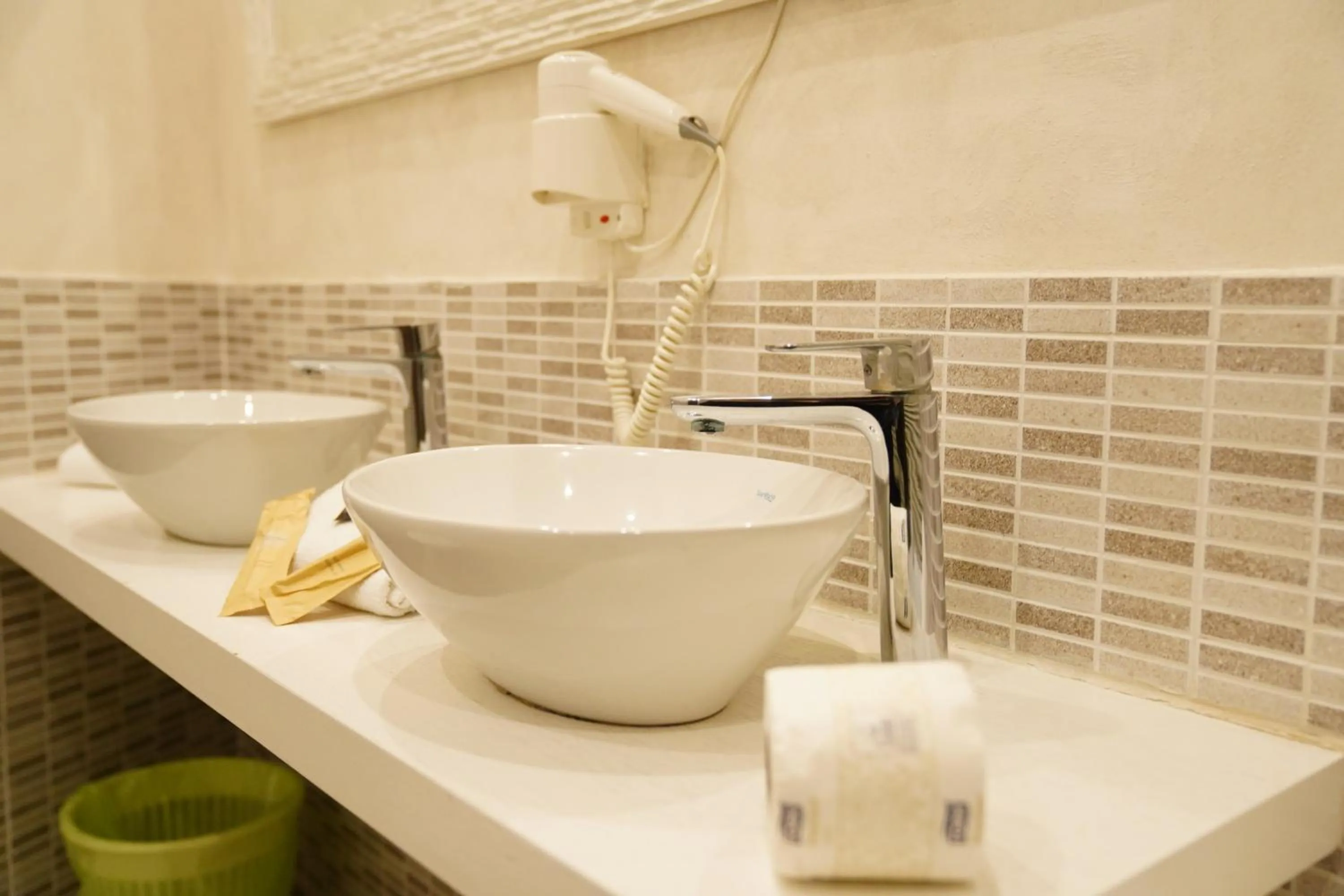 Bathroom in Bee Queen Hotel