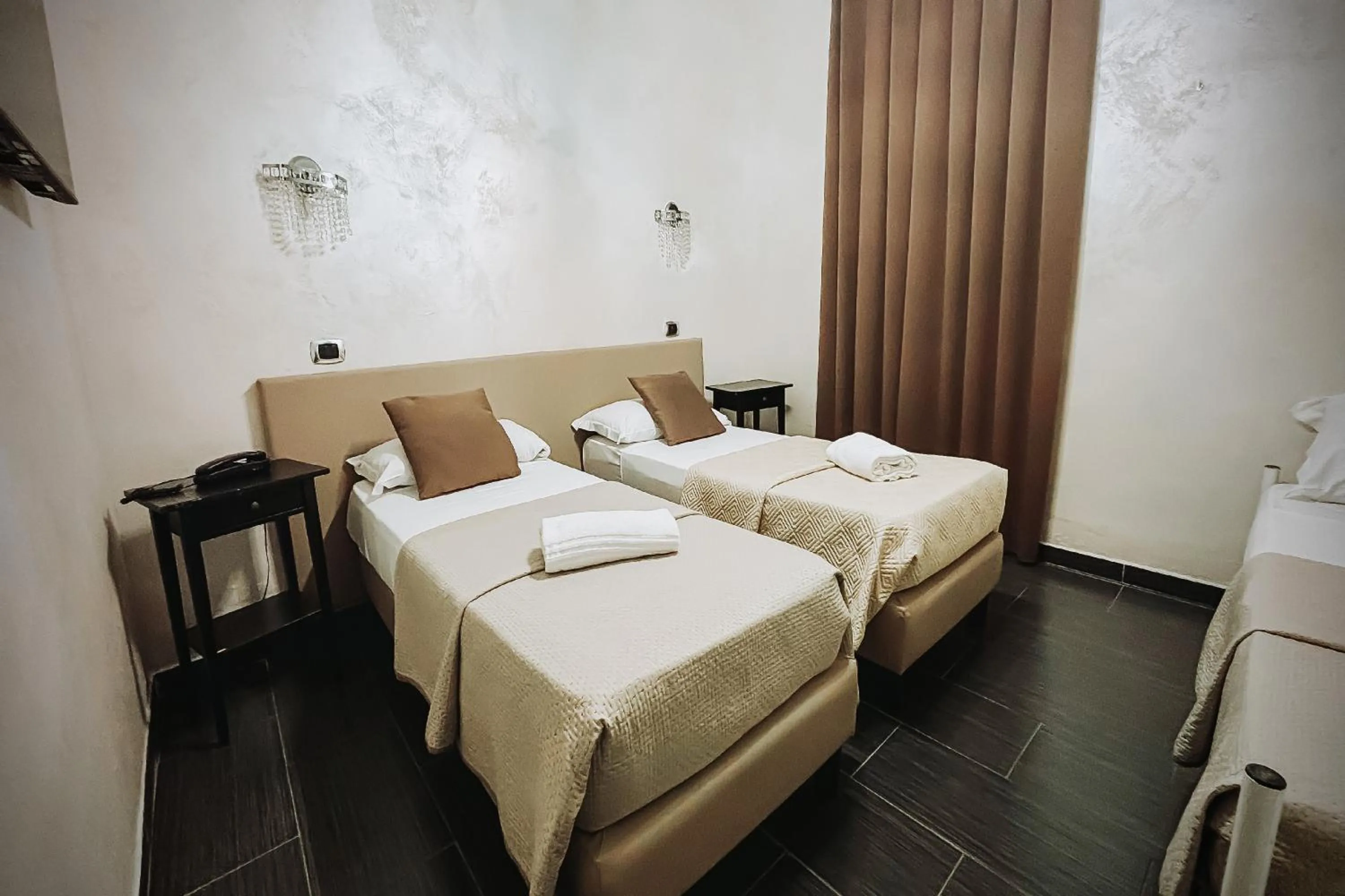 Bedroom, Bed in Bee Queen Hotel