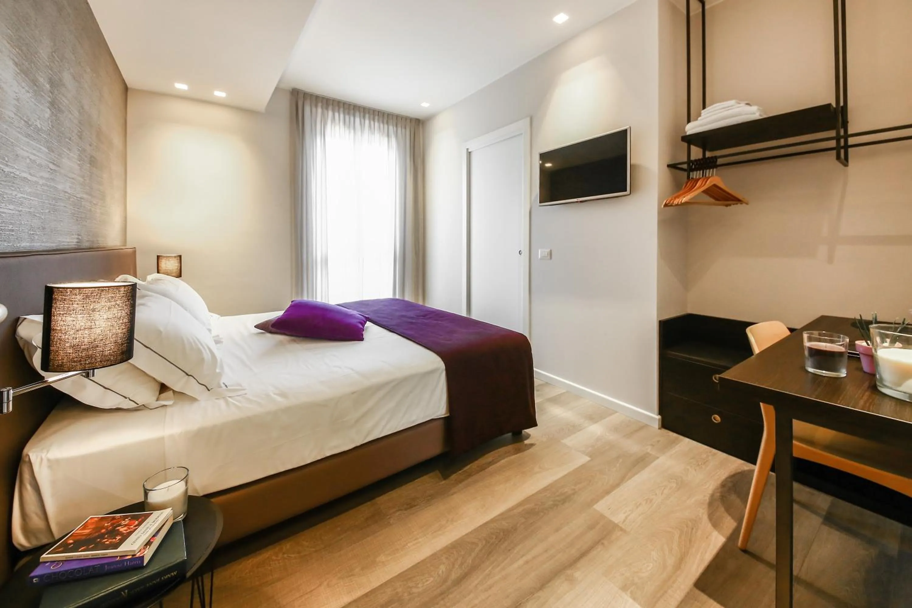 Photo of the whole room, Bed in La Bella Modena