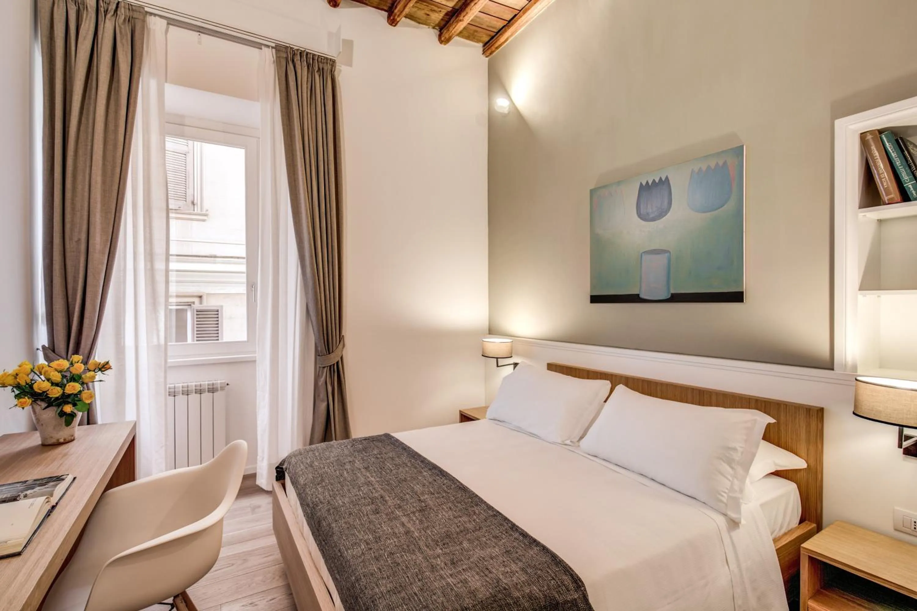 Photo of the whole room, Bed in Dopodomani Suite