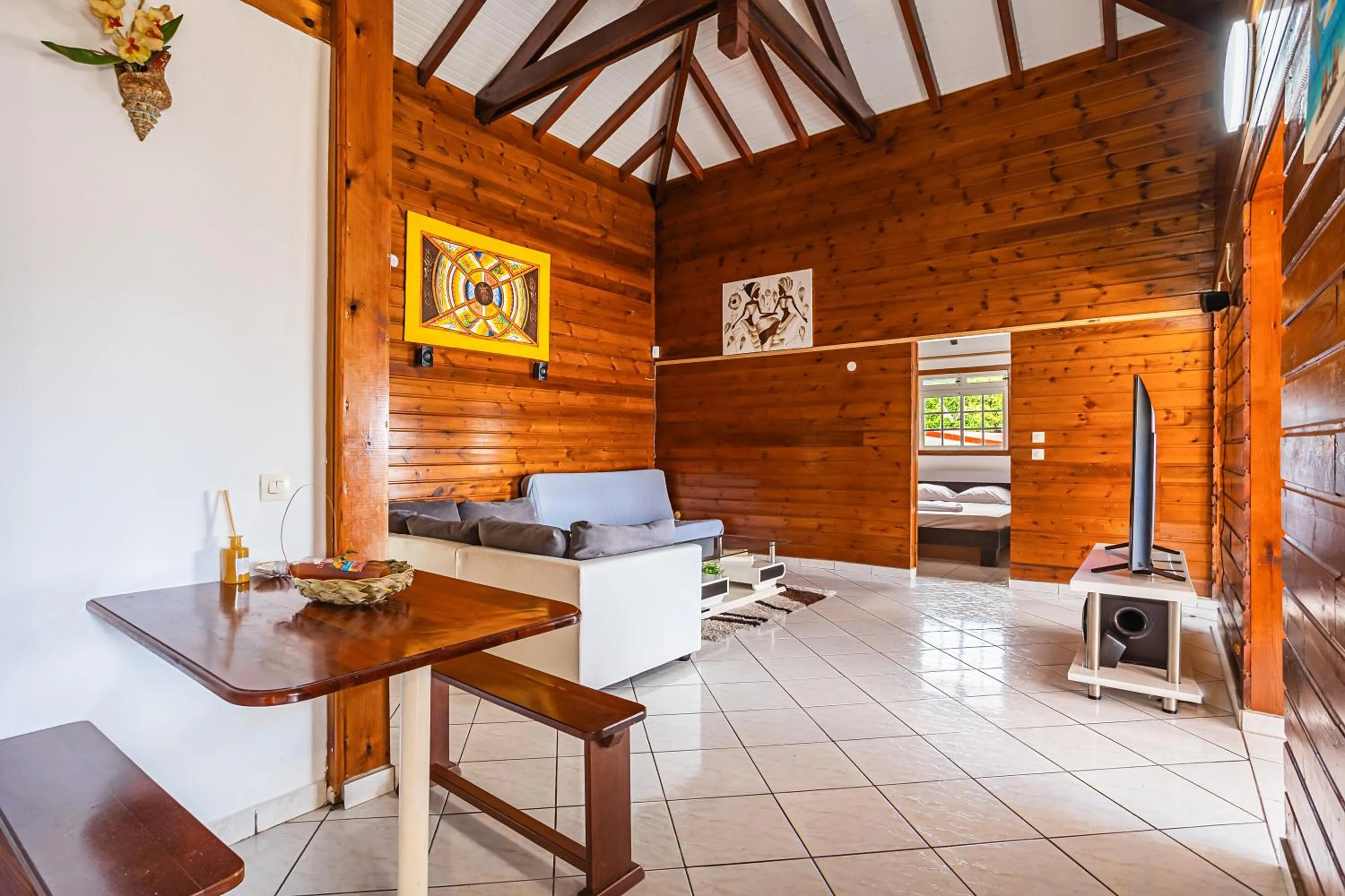 Living room in Villa Sofaia à sainte-rose, 9 pers, 3 chambres, vue mer et montagne, piscine privée
