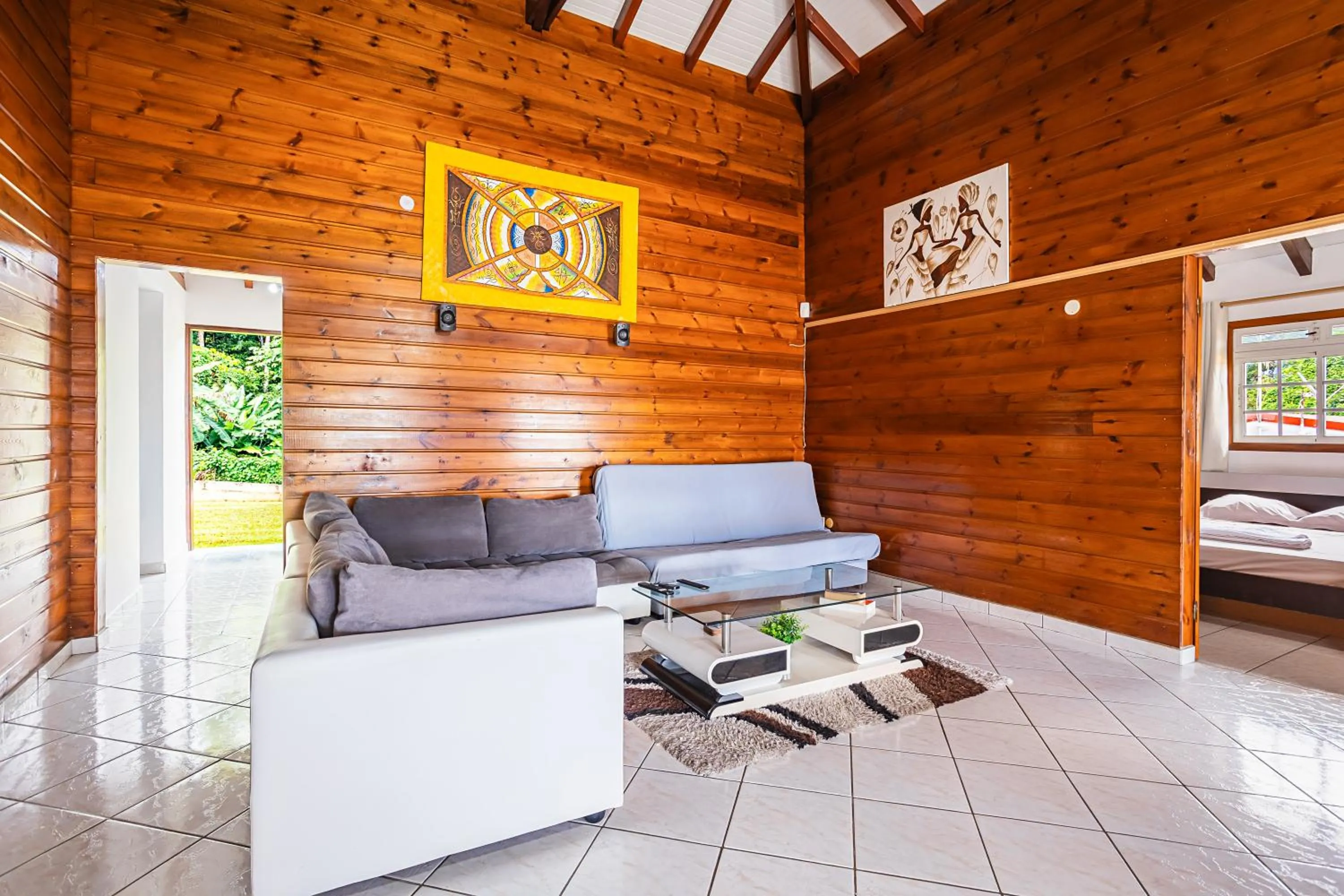 Bed in Villa Sofaia à sainte-rose, 9 pers, 3 chambres, vue mer et montagne, piscine privée