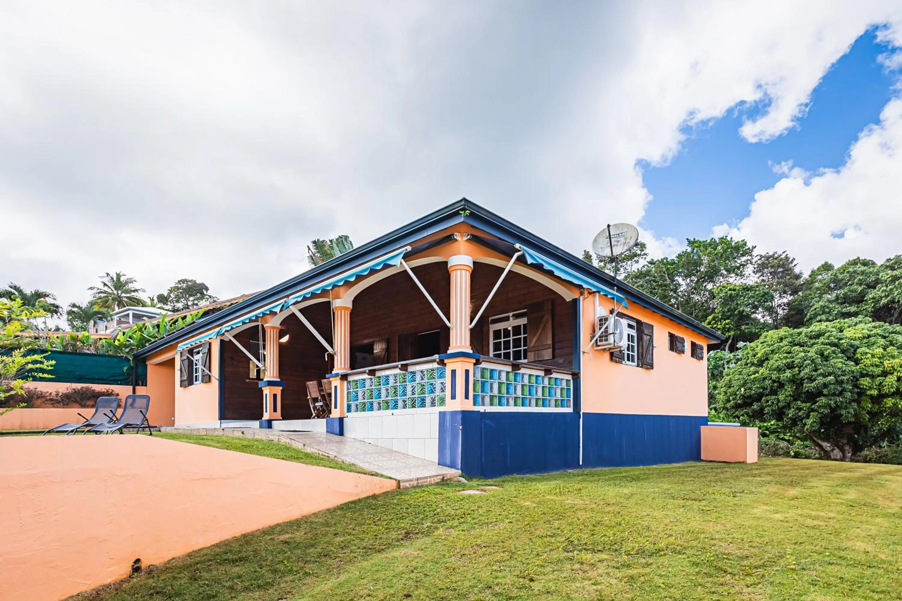 Villa Sofaia à sainte-rose, 9 pers, 3 chambres, vue mer et montagne, piscine privée